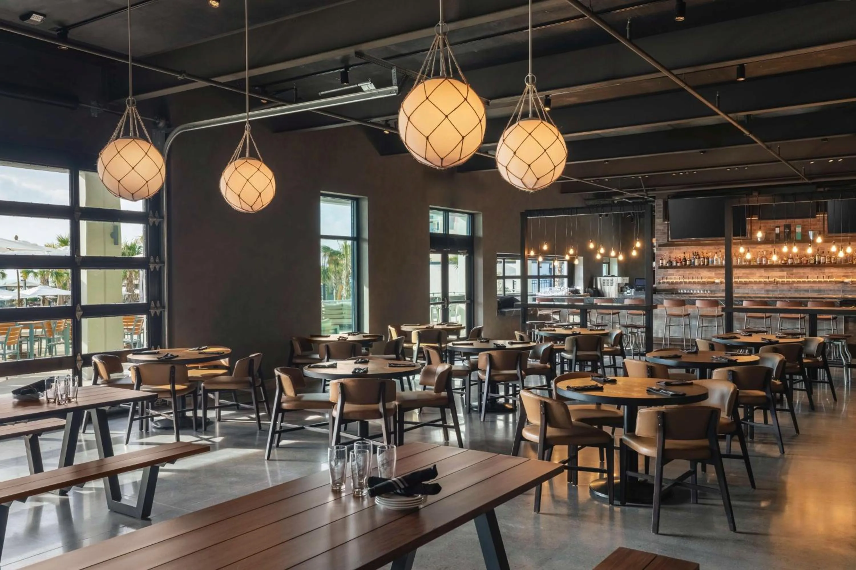 Lounge or bar in Embassy Suites by Hilton Myrtle Beach Oceanfront Resort