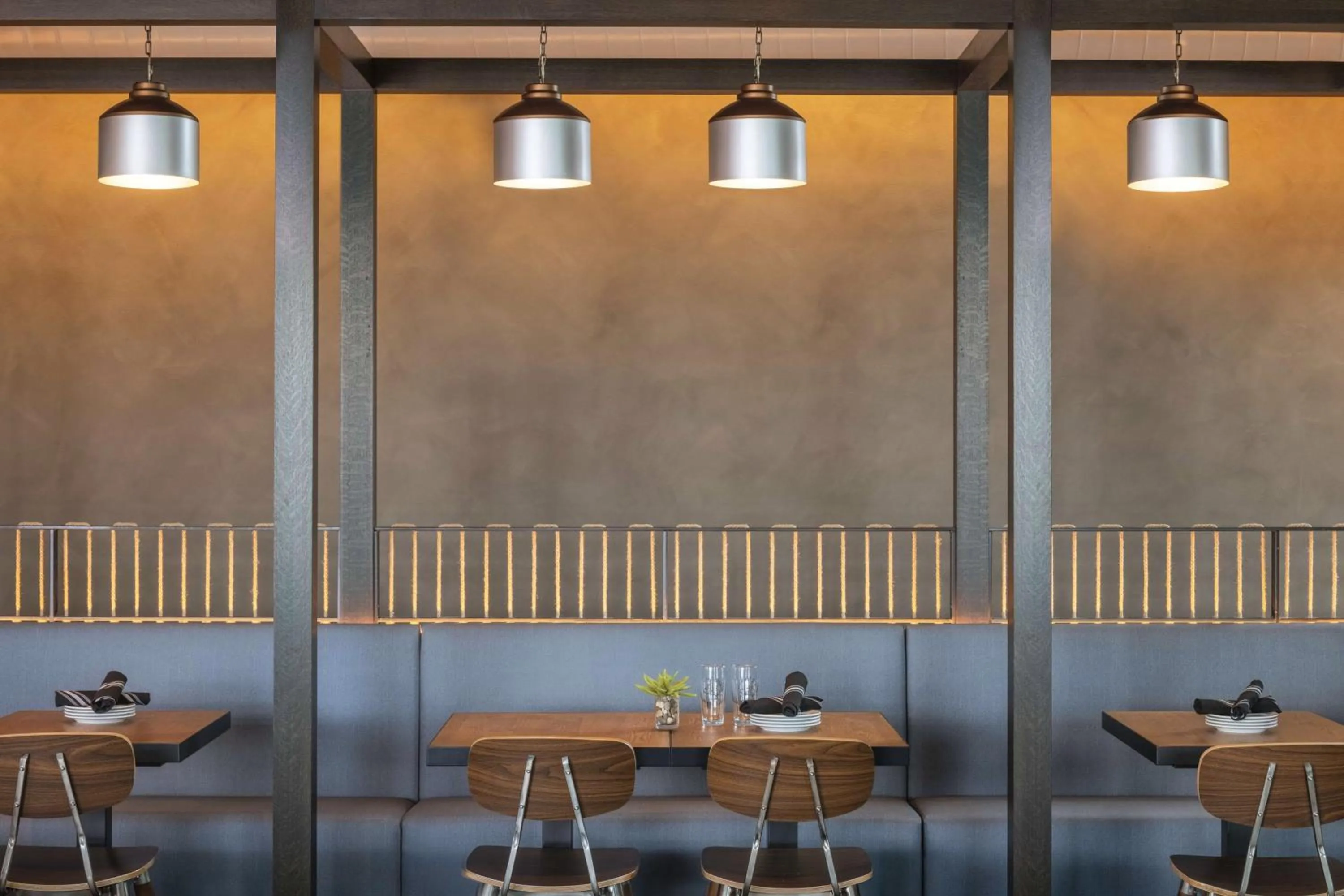 Lounge or bar in Embassy Suites by Hilton Myrtle Beach Oceanfront Resort