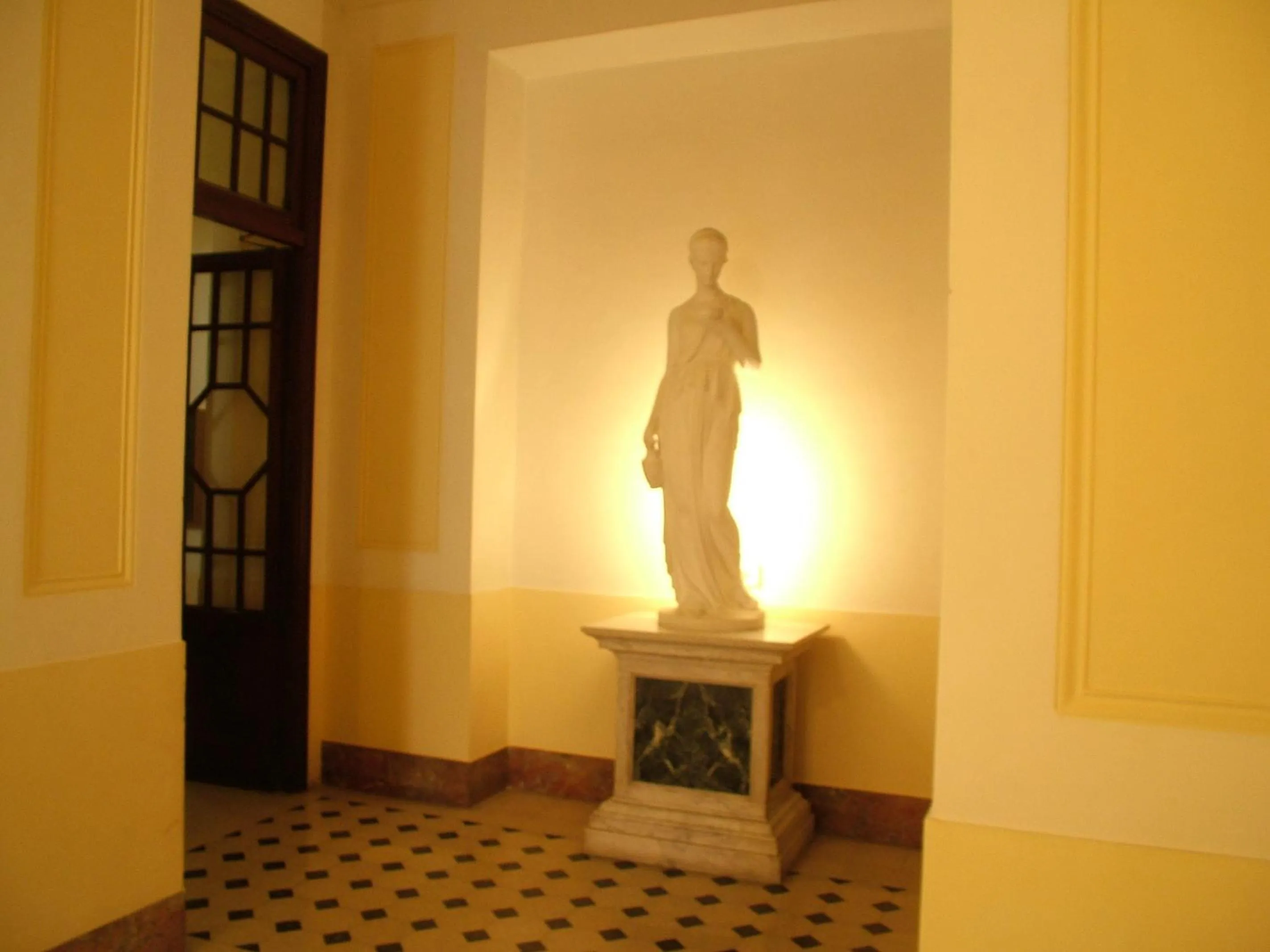 Facade/entrance in Ara Pacis Inn