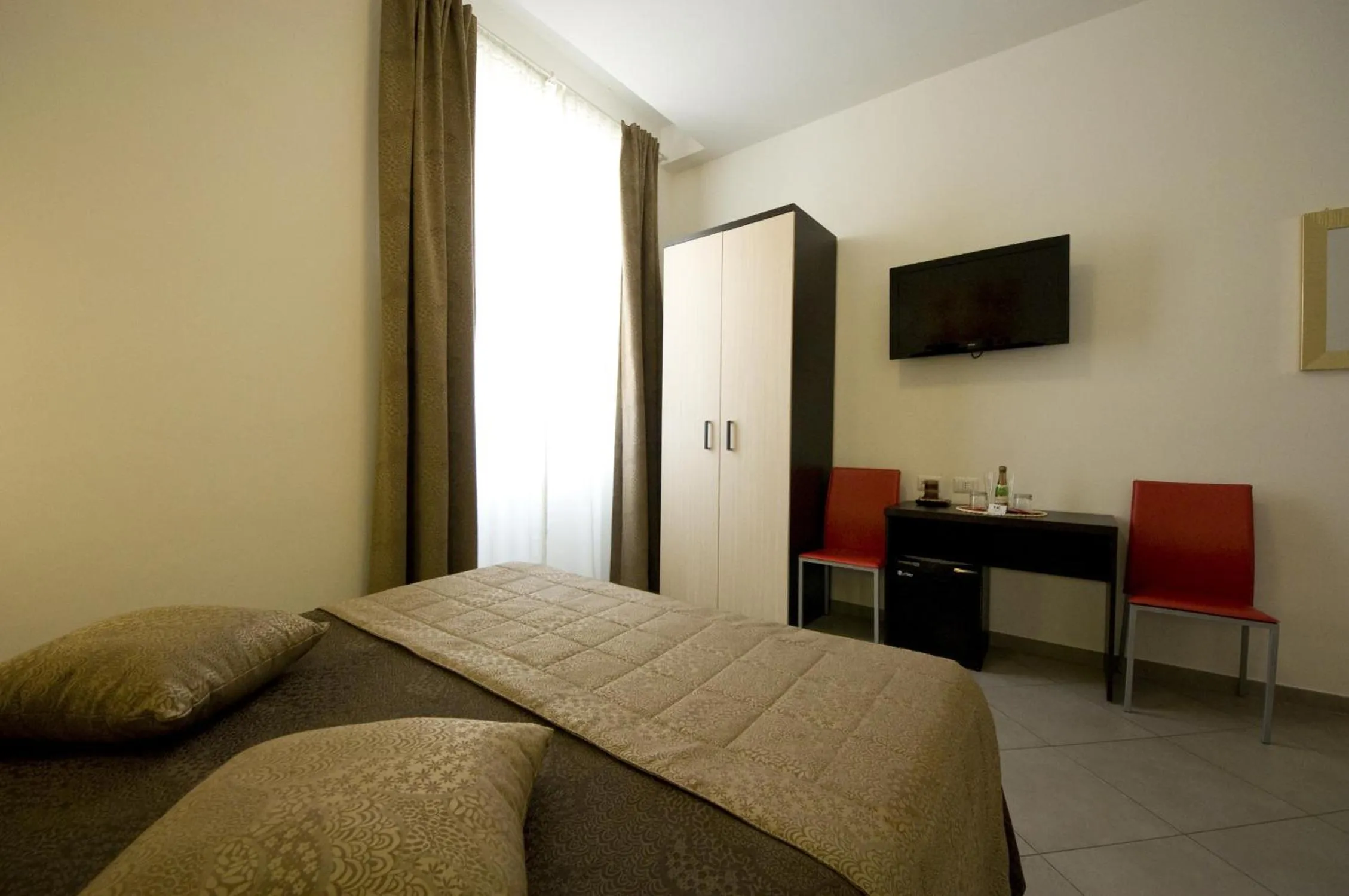 Bedroom, Bed in Ara Pacis Inn