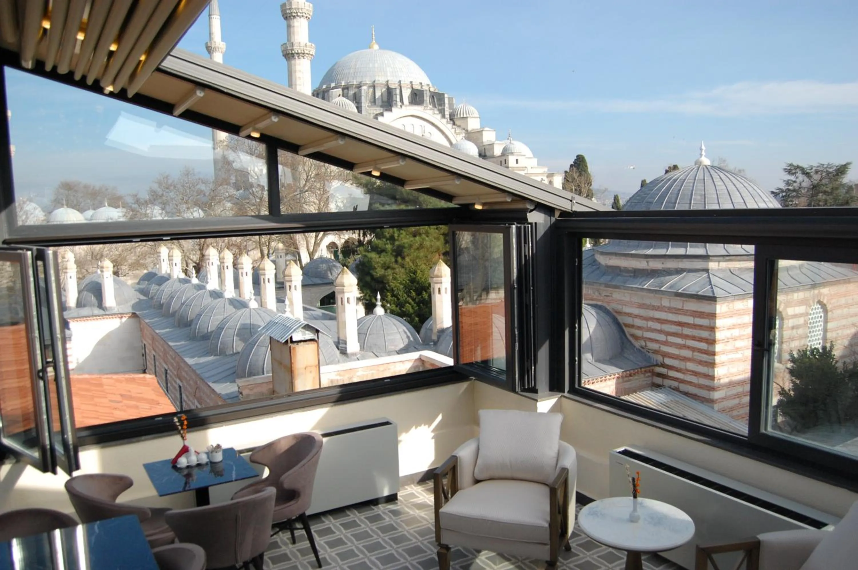 Restaurant/places to eat in Burckin Suleymaniye hotel