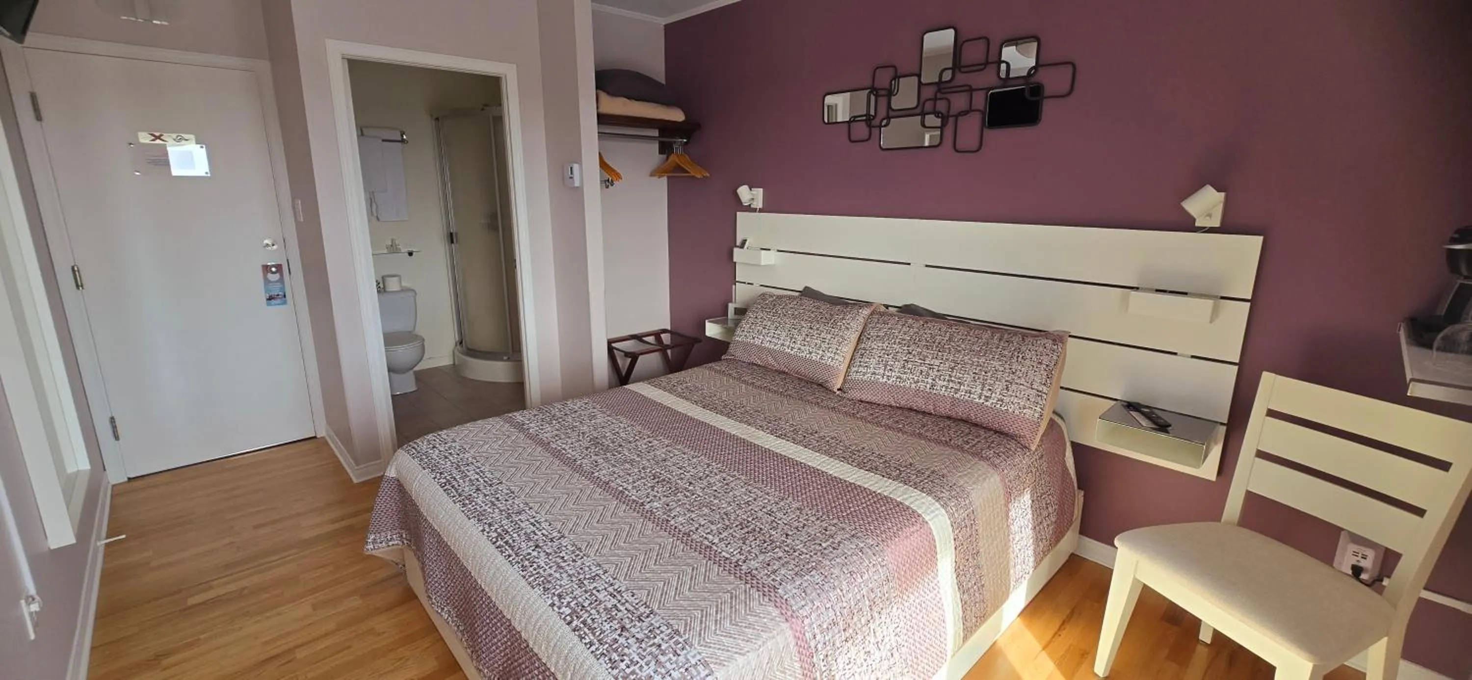 Bedroom, Bed in Auberge Fleurs de Lune