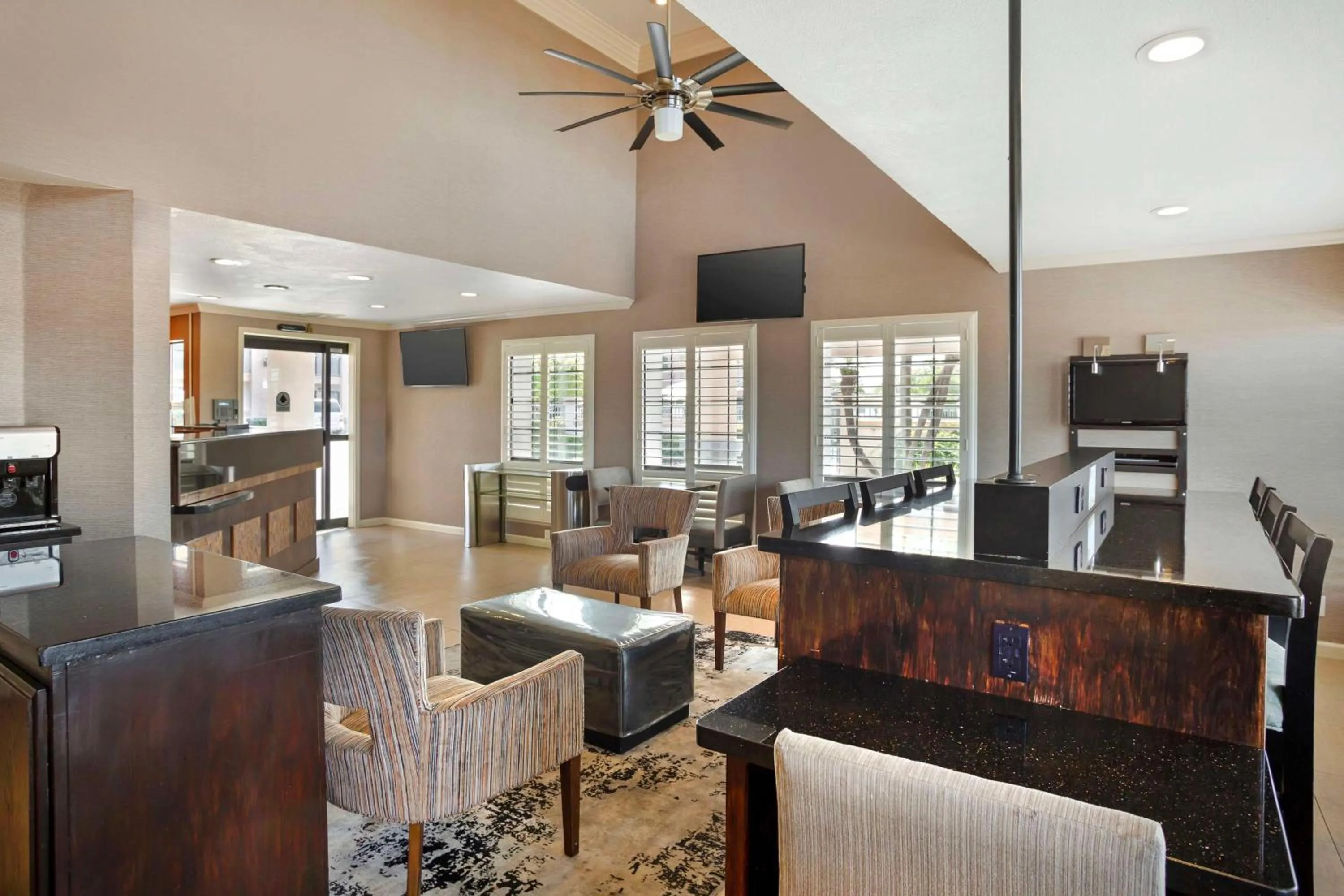 Breakfast in Best Western Inn