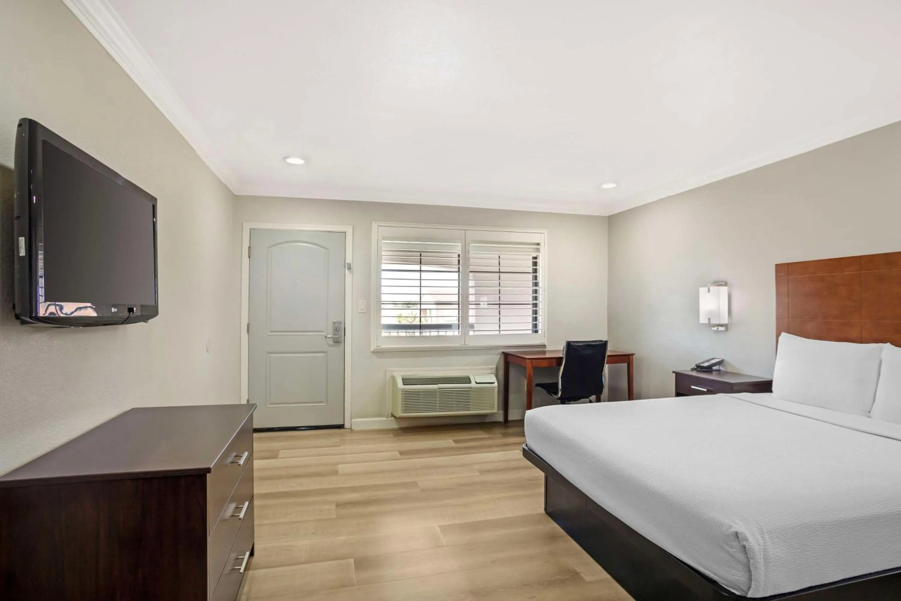 Bedroom, Bed in Best Western Inn