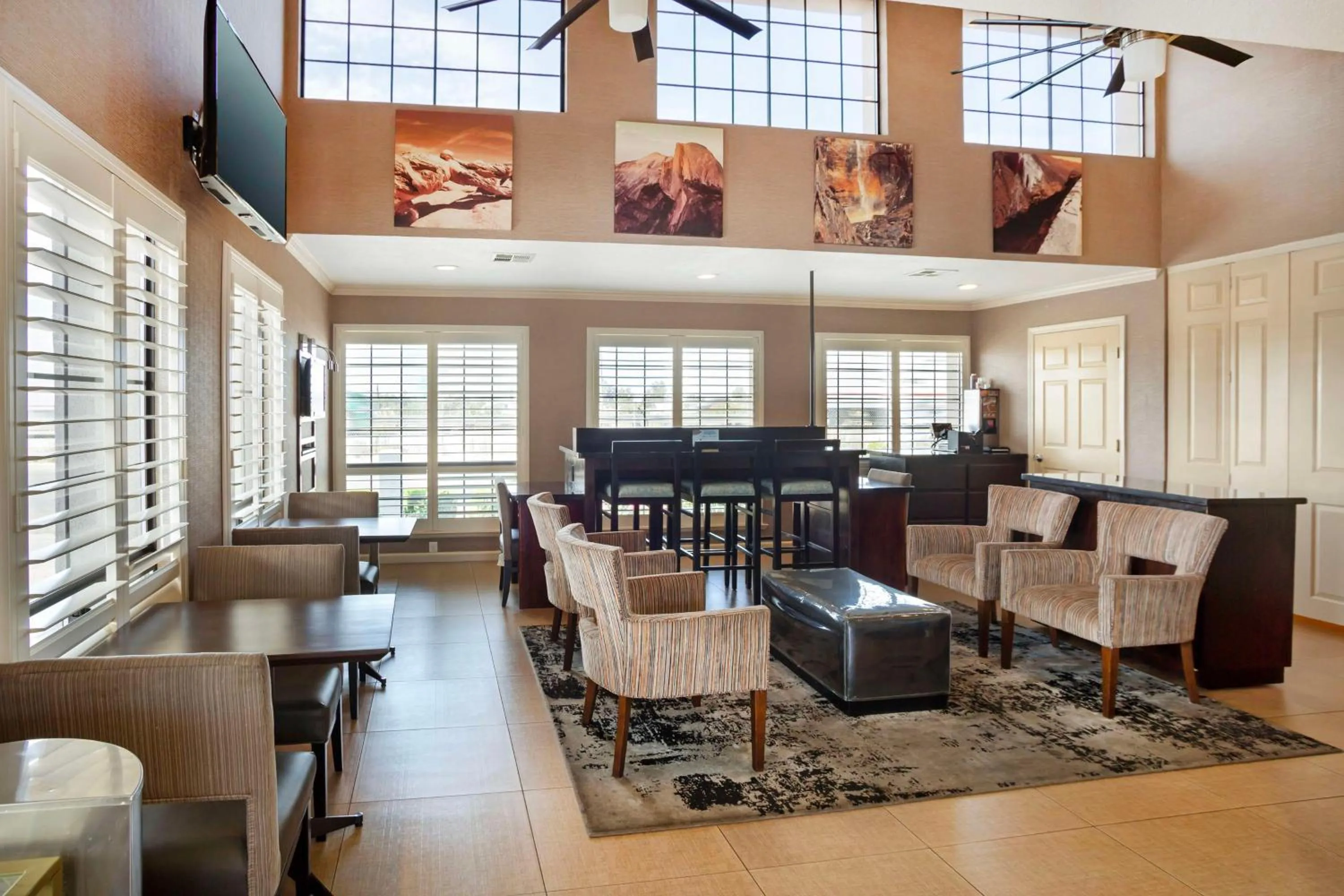 Lobby or reception in Best Western Inn