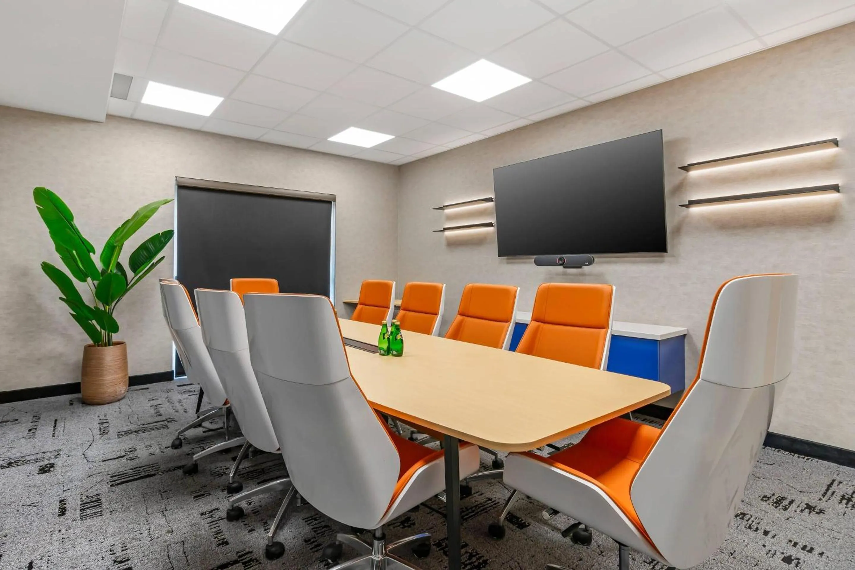 Meeting/conference room in Clarion Lakeside Inn & Conference Centre