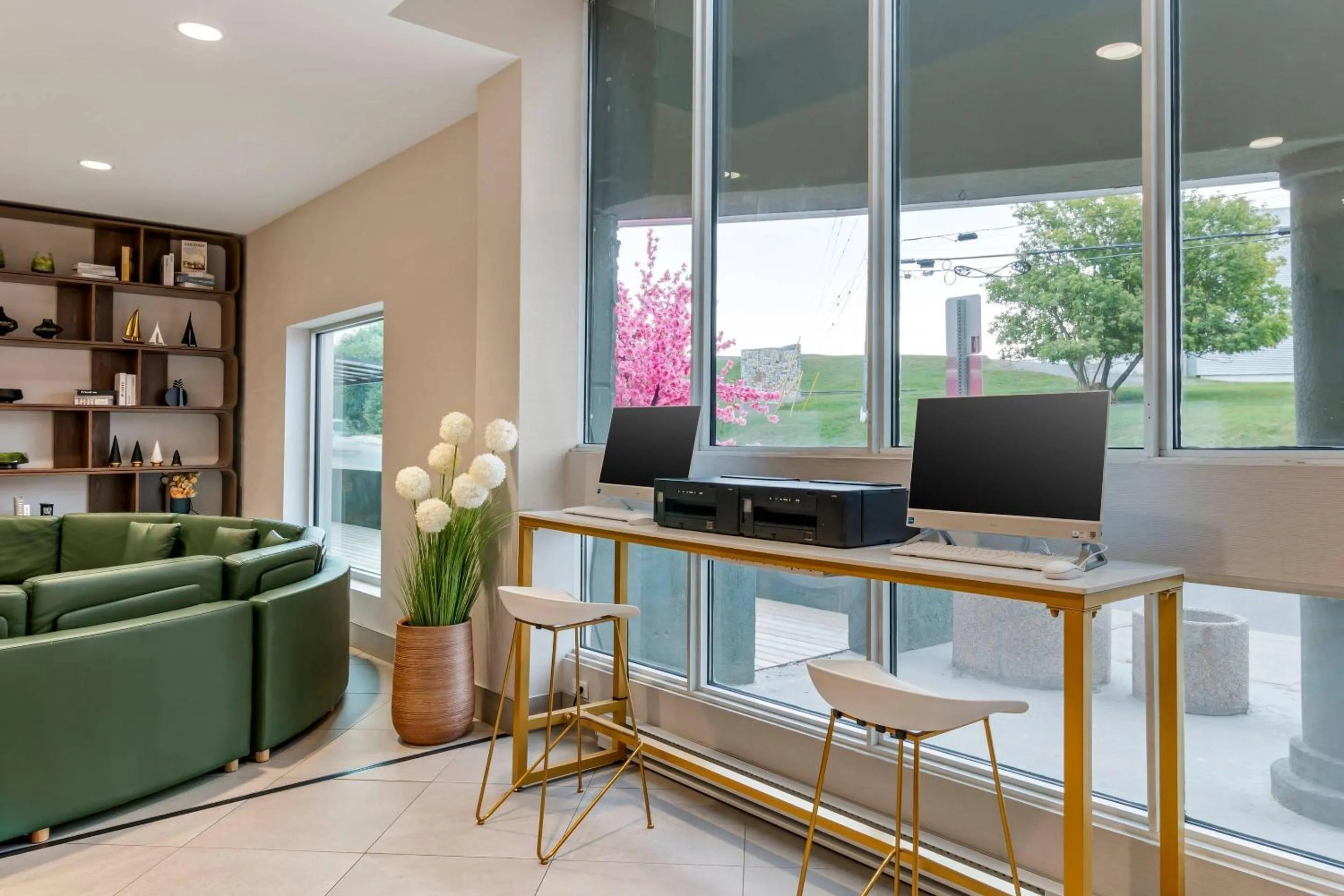 Business facilities in Clarion Lakeside Inn & Conference Centre