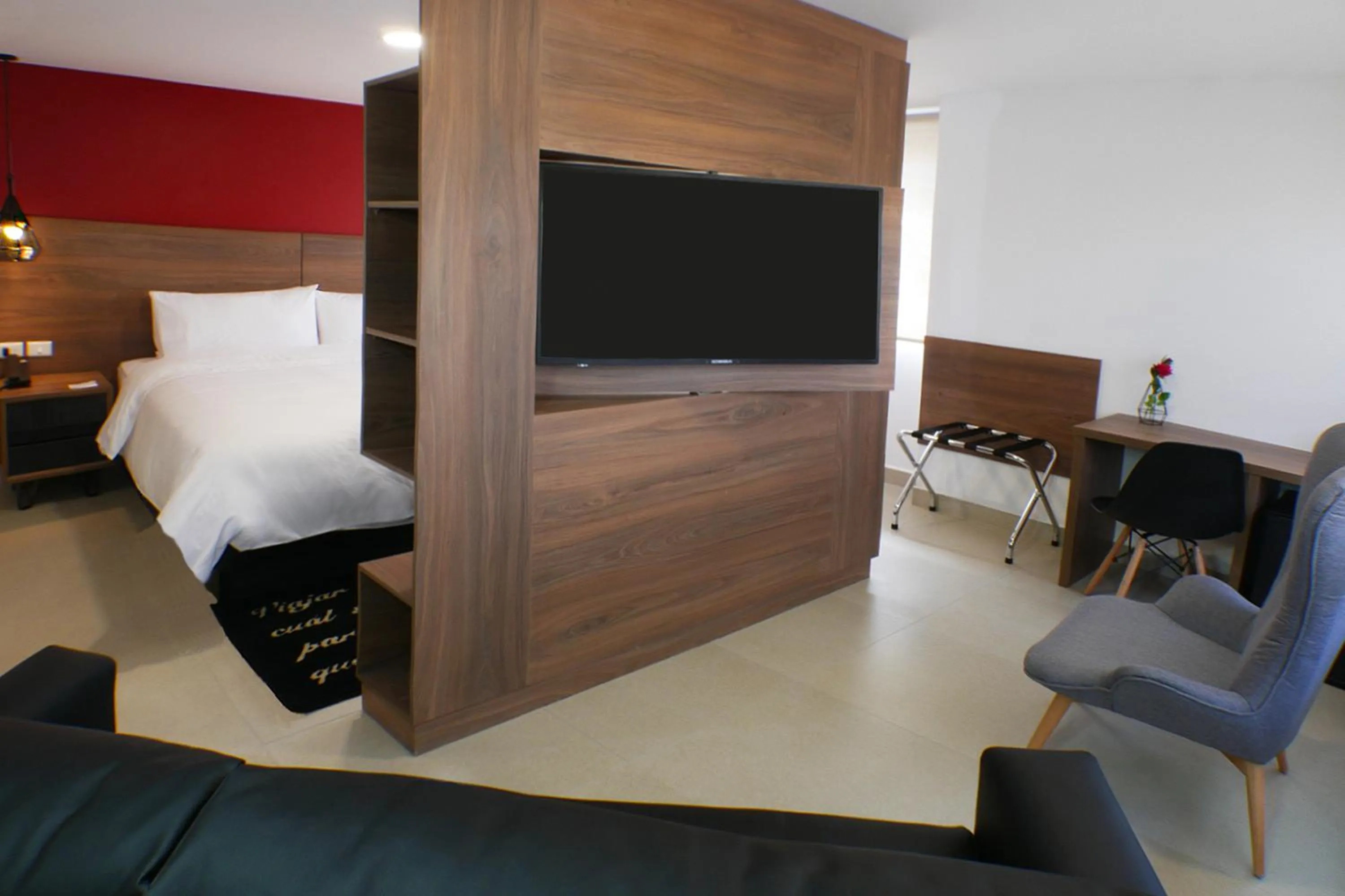 Communal lounge/ TV room, Bed in Park Inn by Radisson Quito
