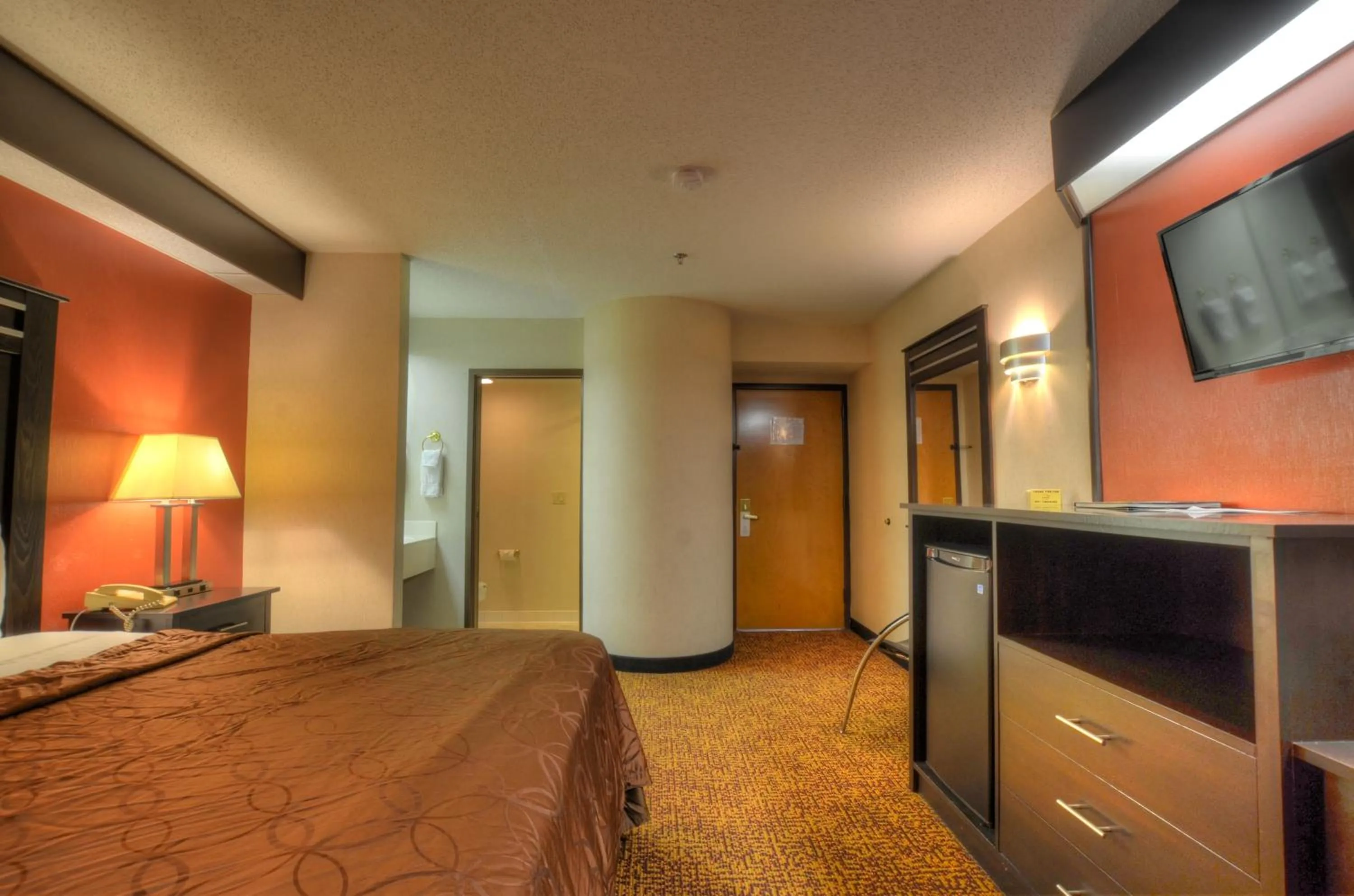 Bed in Smoky Mountain Inn & Suites