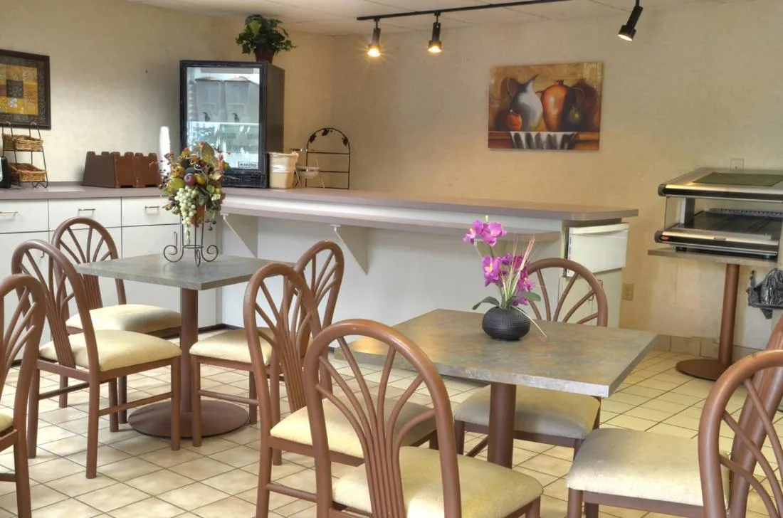 Restaurant/places to eat in Smoky Mountain Inn & Suites