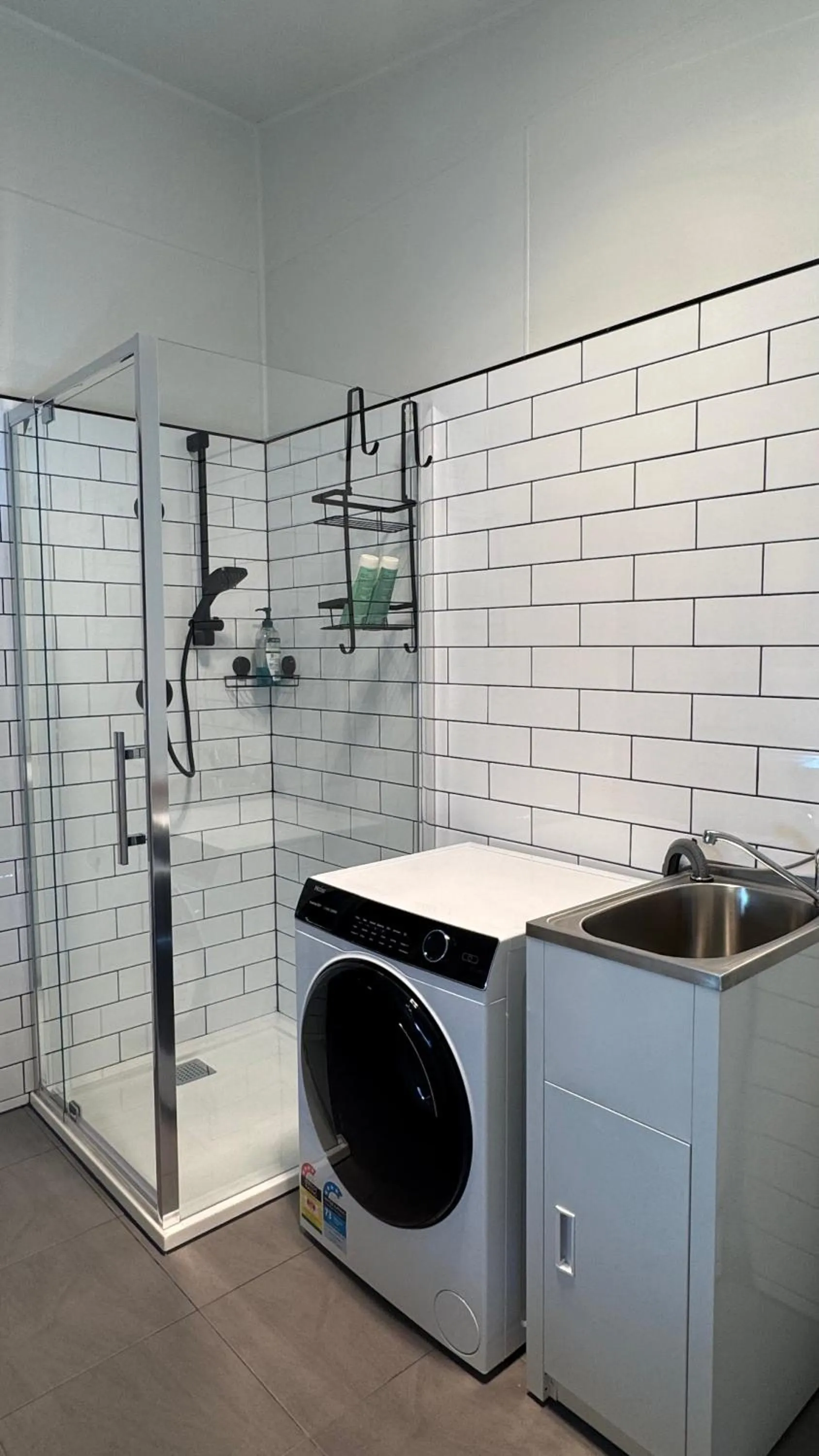 Bathroom in Diamond House Motor Inn