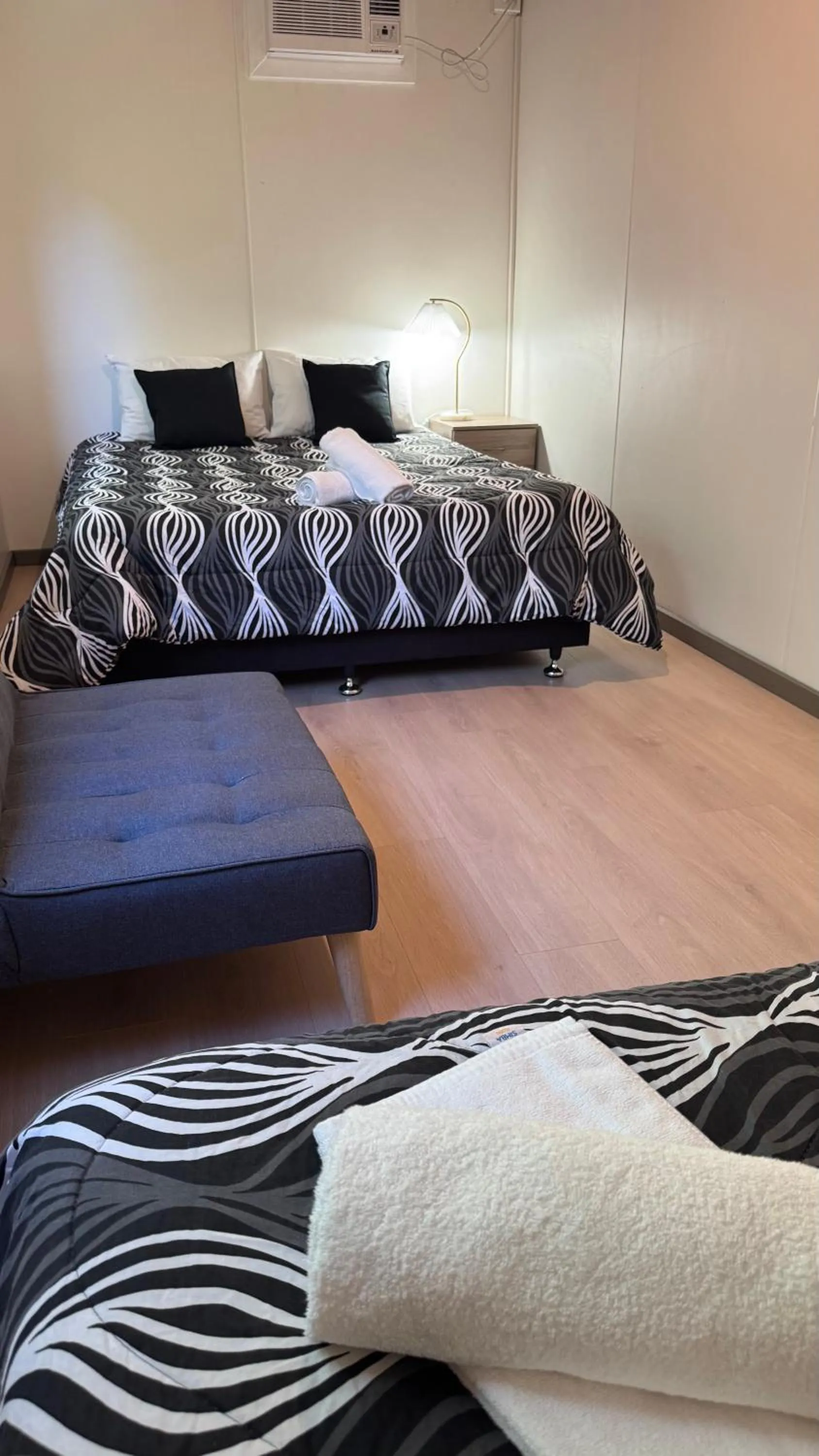 Bedroom, Bed in Diamond House Motor Inn