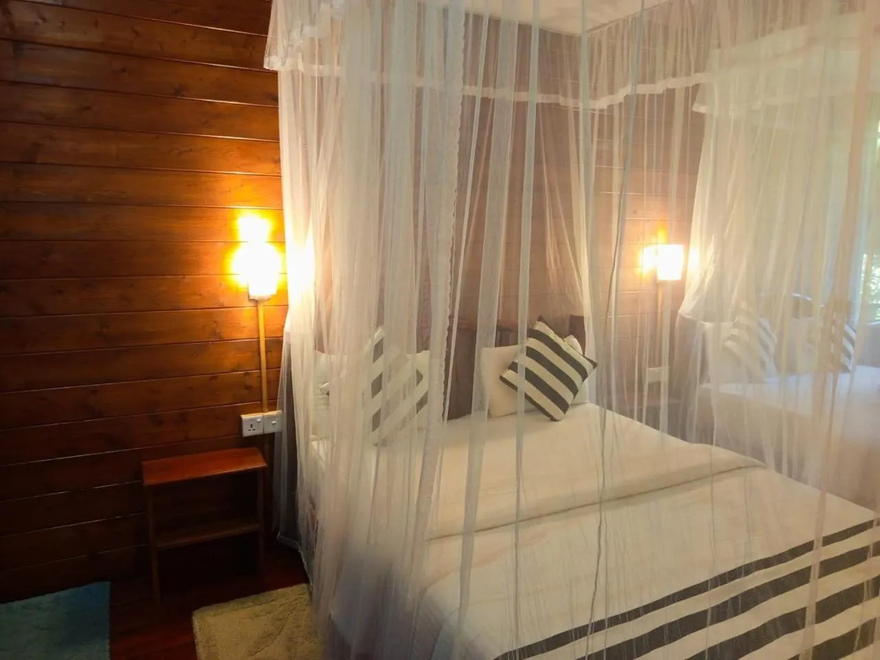 Bed in Jungle Face Inn