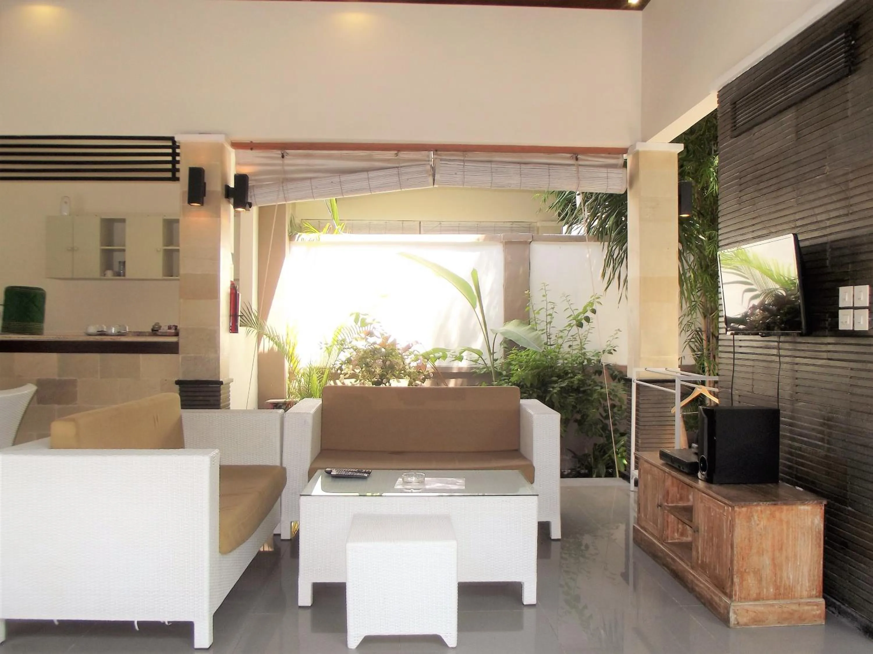 Communal lounge/ TV room in The Lakshmi Villas by The Beach House