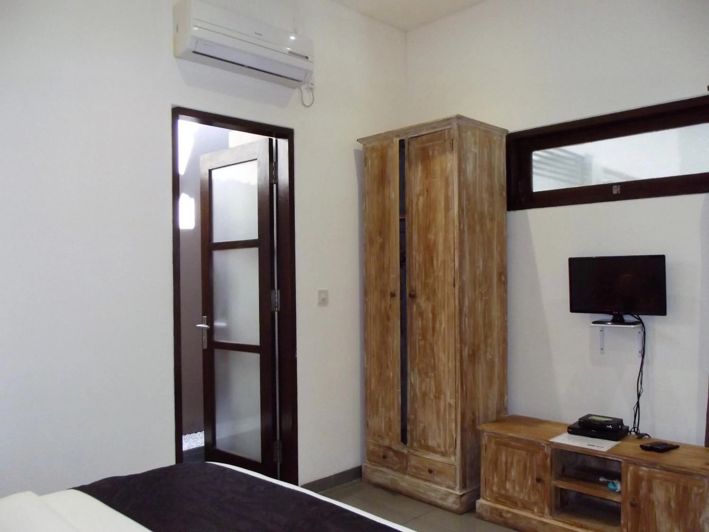 TV and multimedia, Bed in The Lakshmi Villas by The Beach House