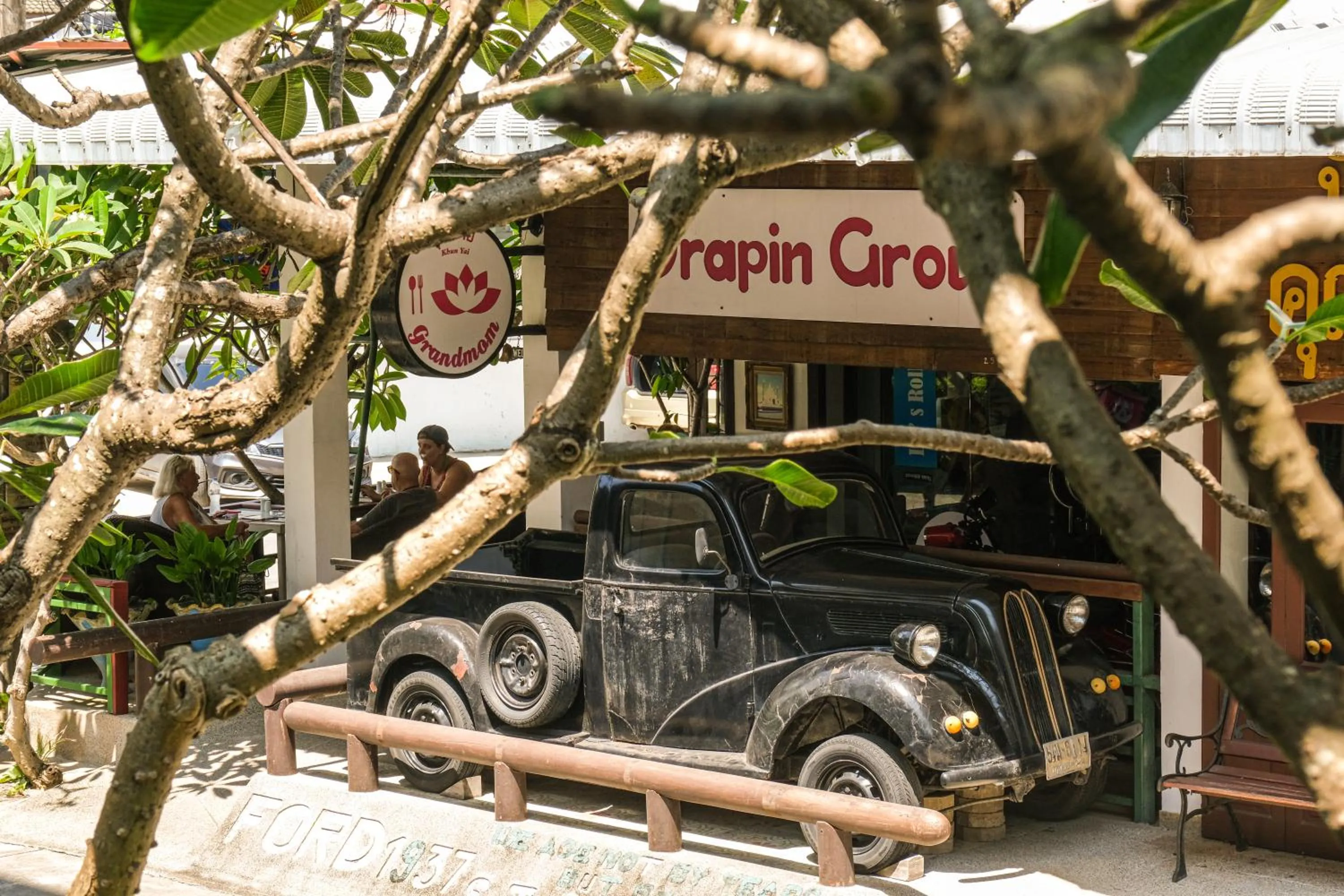 Restaurant/places to eat in Bhundhari Chaweng Beach Resort Koh Samui - SHA Plus