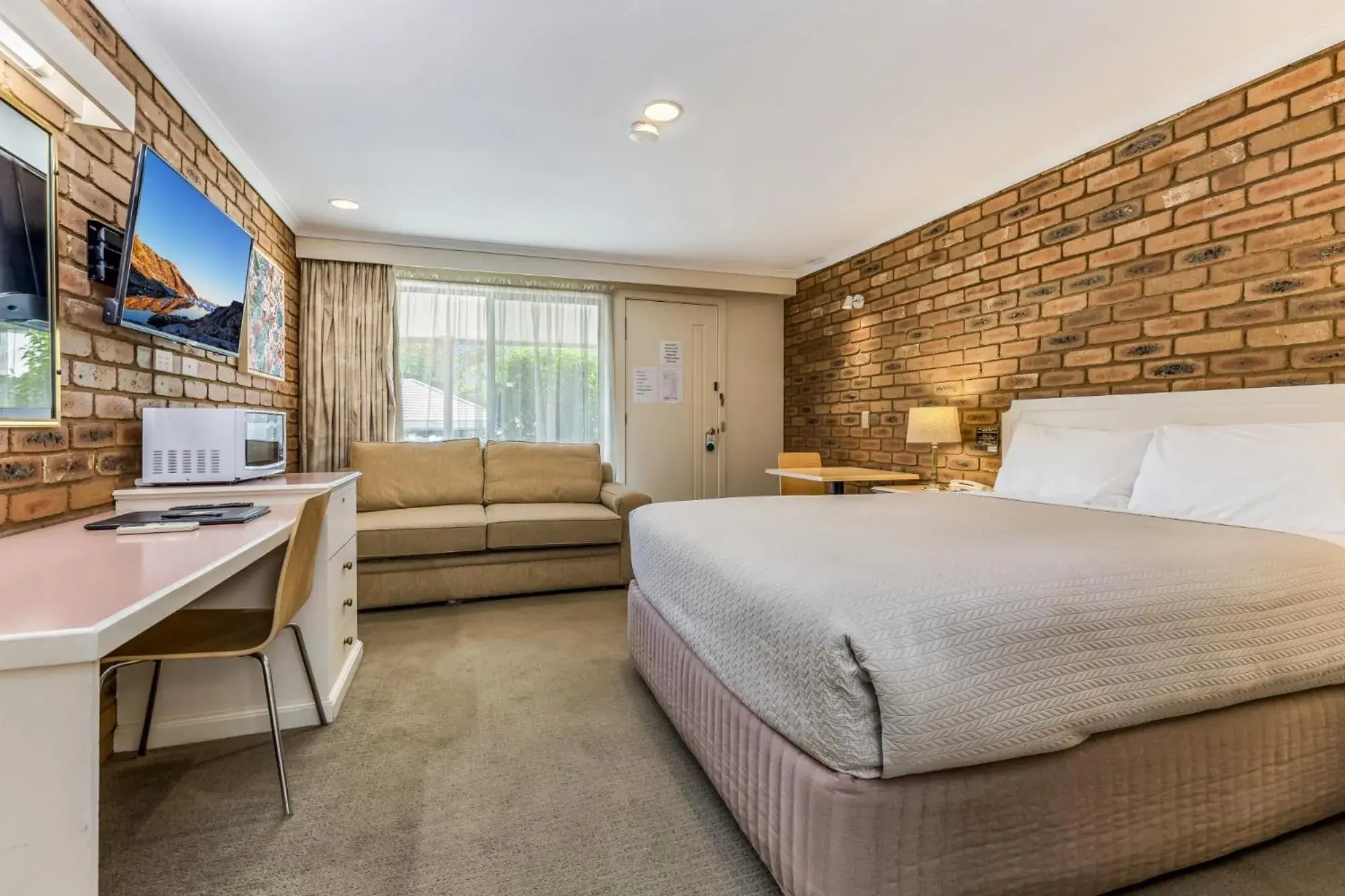 Standard Queen Room - Disability Access in Golden Square Motor Inn Standard Queen Room - Disability Access in Golden Square Motor Inn