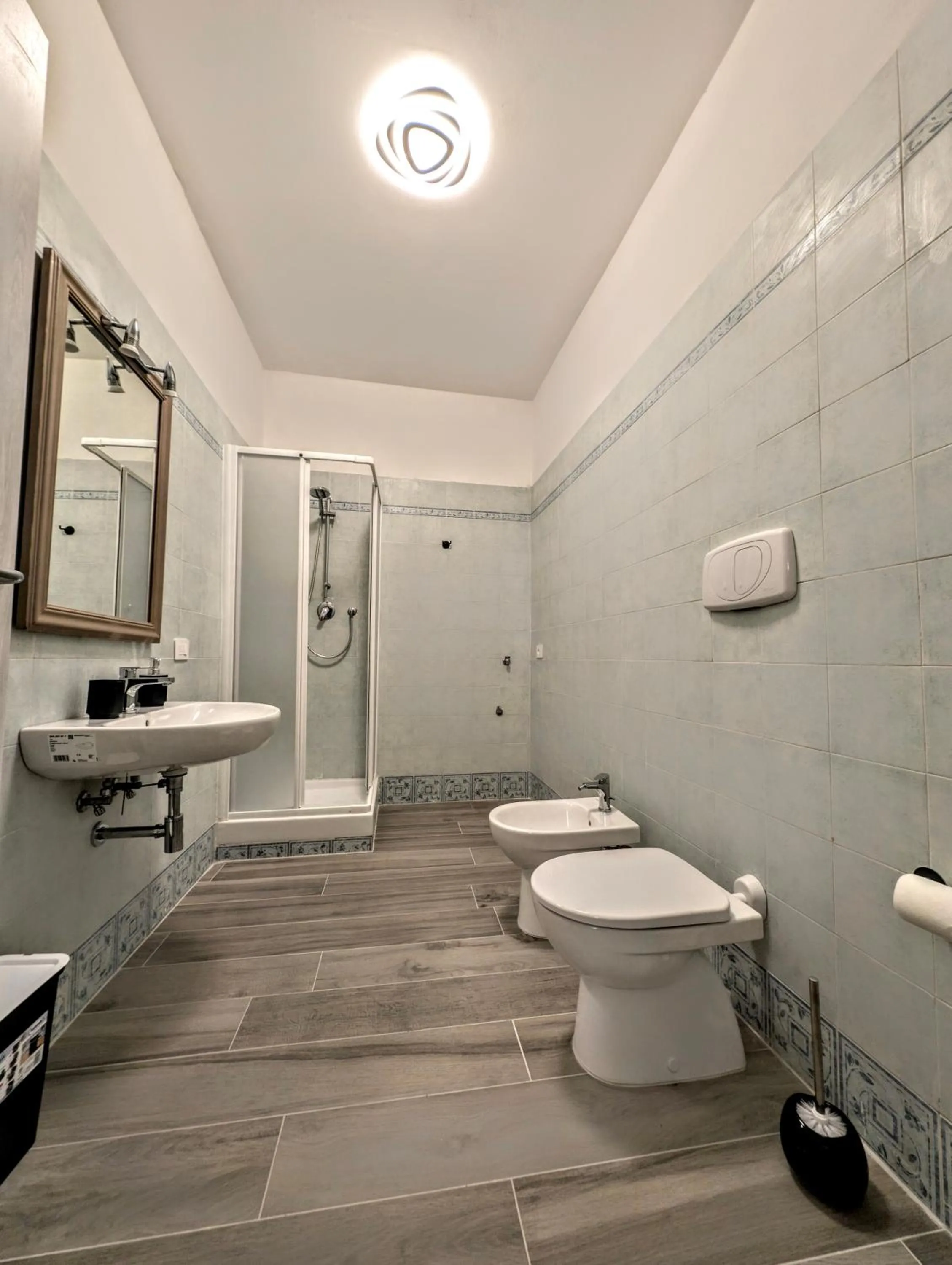 Shower in La Poggerina