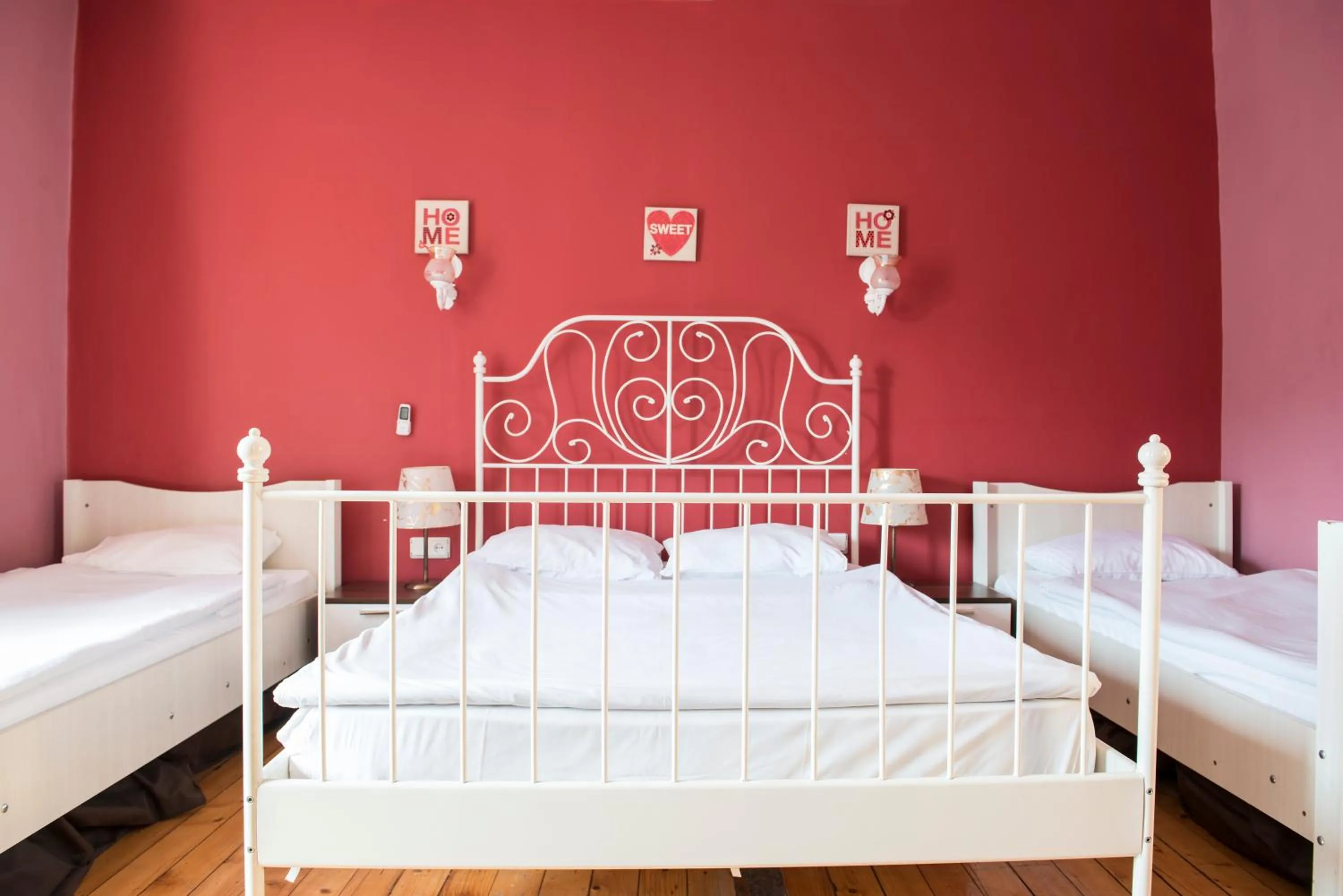 Bedroom, Bed in Cheers Midtown Hostel