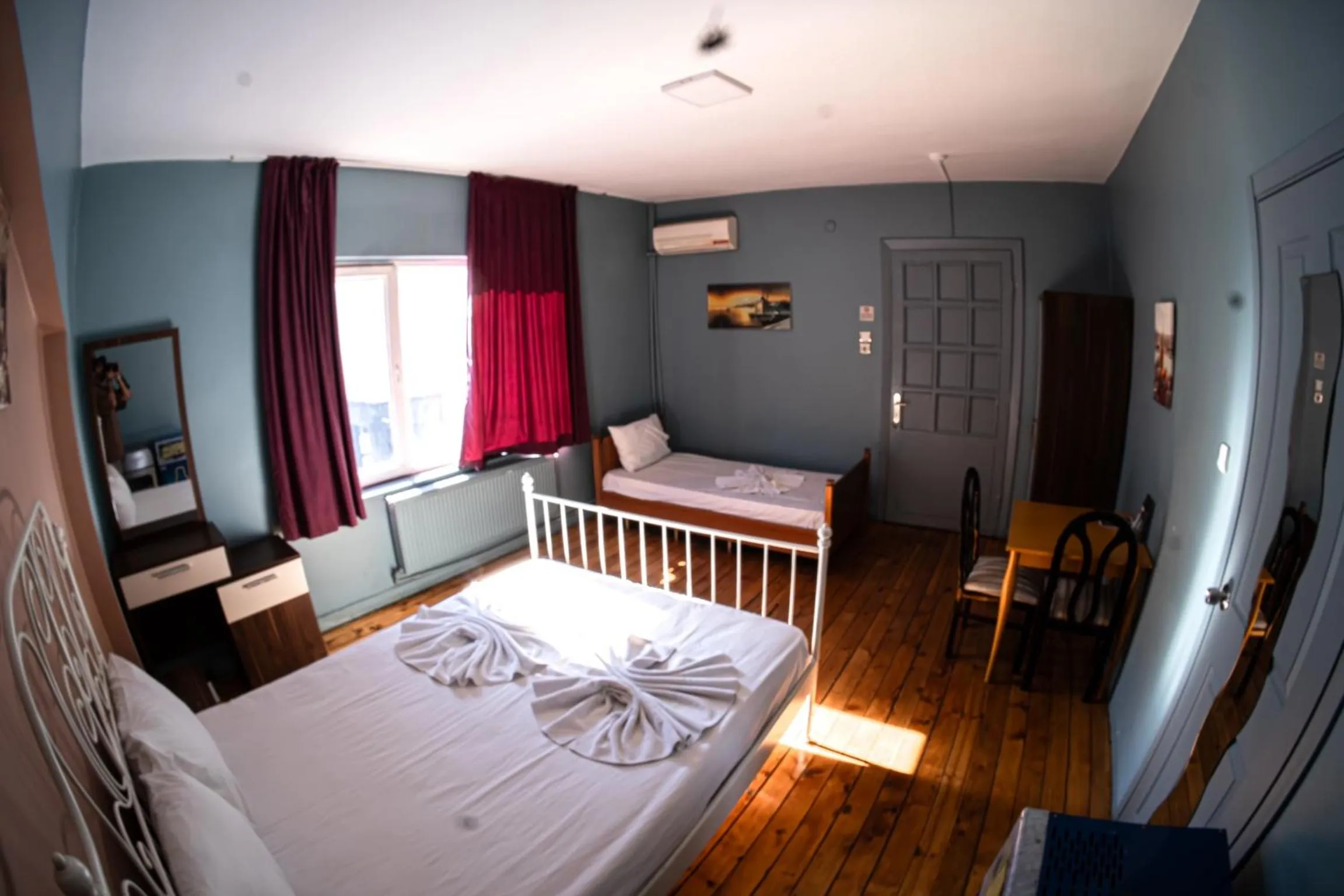 Bed in Cheers Midtown Hostel