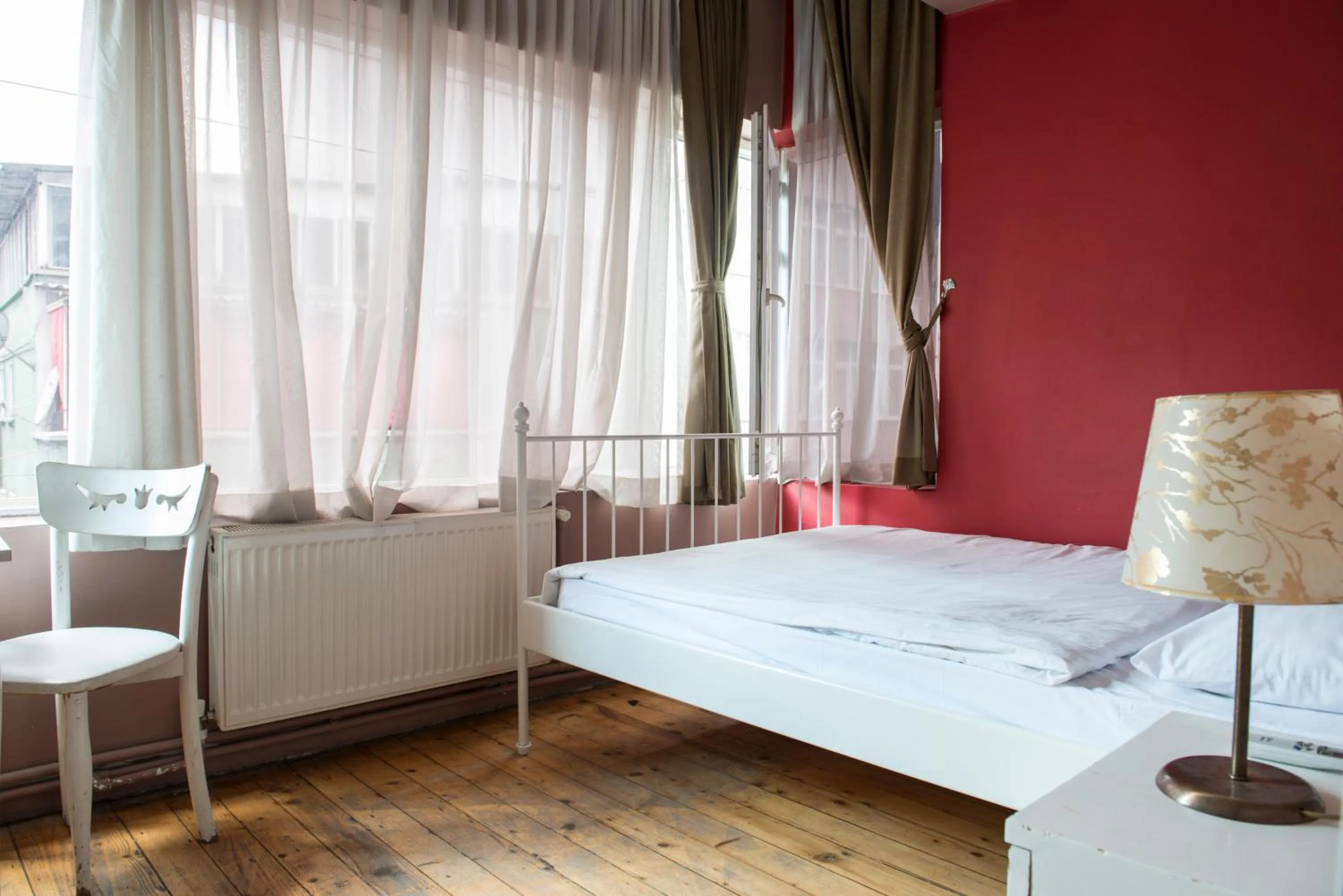 Bedroom, Bed in Cheers Midtown Hostel