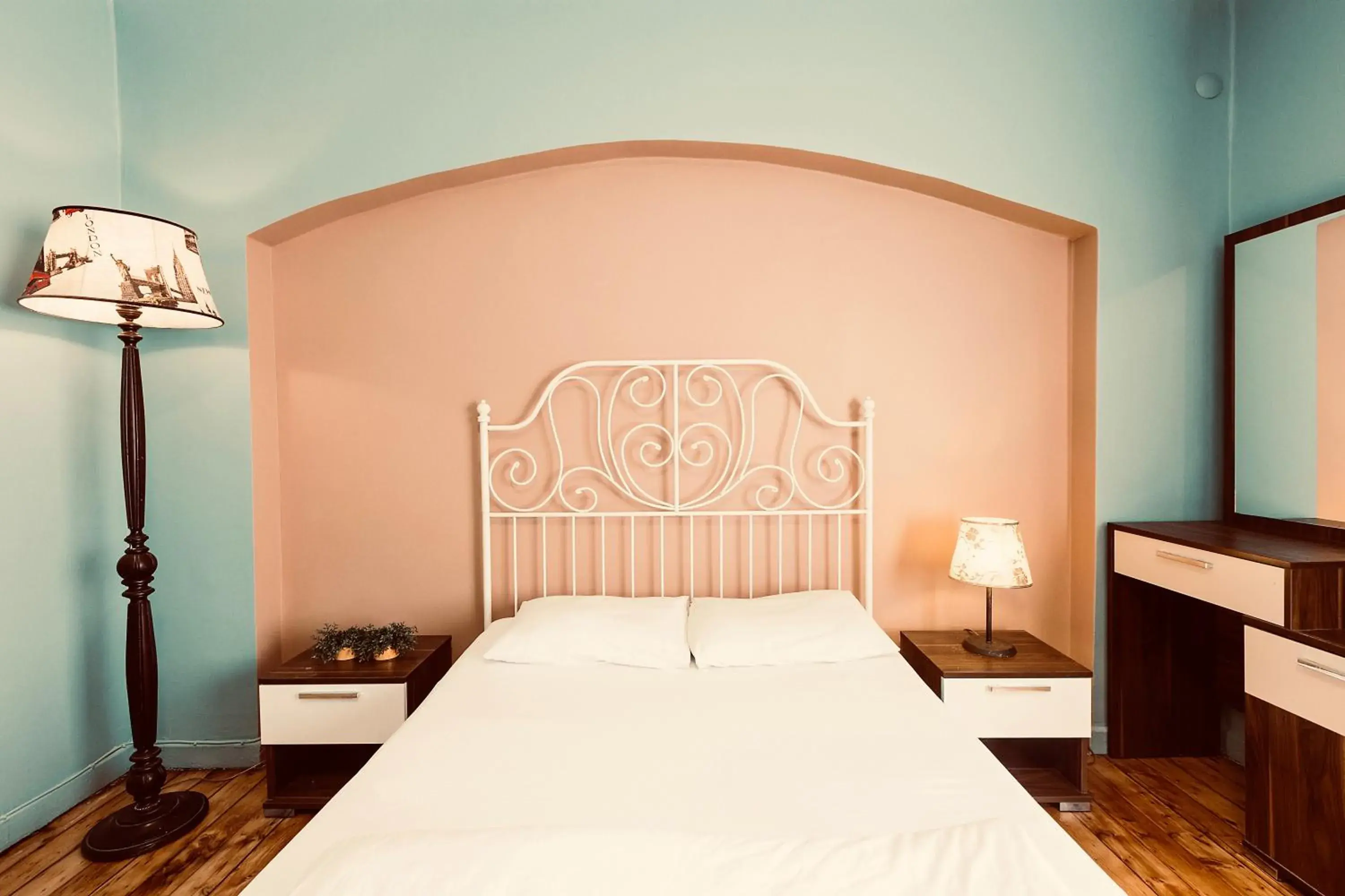 Superior Double Room with City View in Cheers Midtown Hostel Superior Double Room with City View in Cheers Midtown Hostel