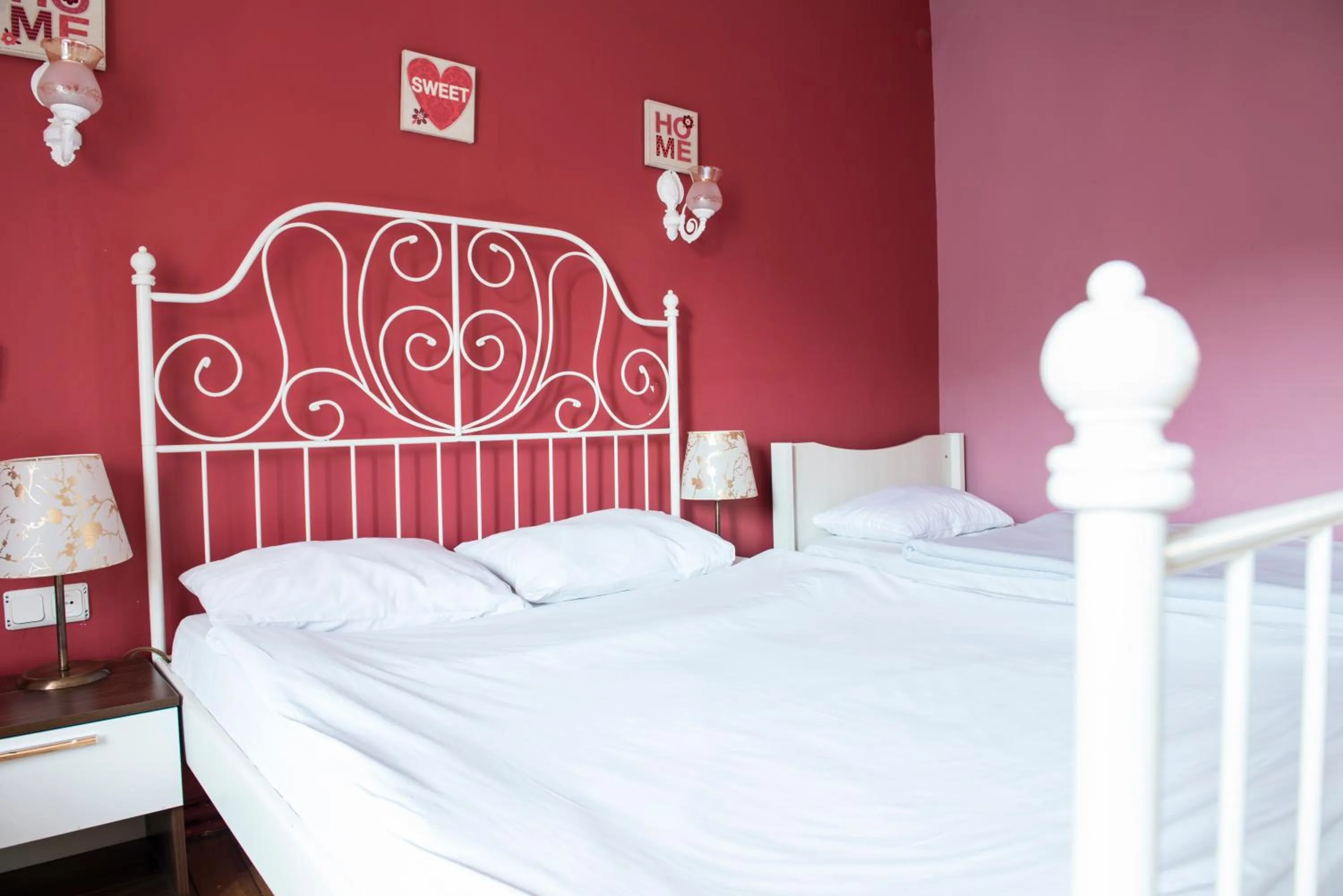 Bedroom, Bed in Cheers Midtown Hostel