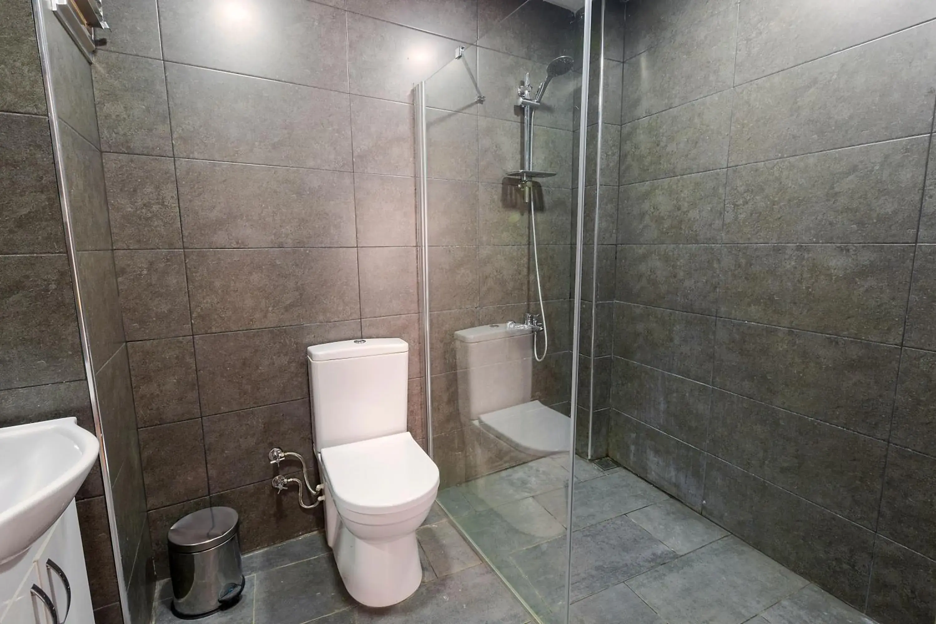 Quadruple Room with Private Bathroom in Cheers Midtown Hostel Quadruple Room with Private Bathroom in Cheers Midtown Hostel