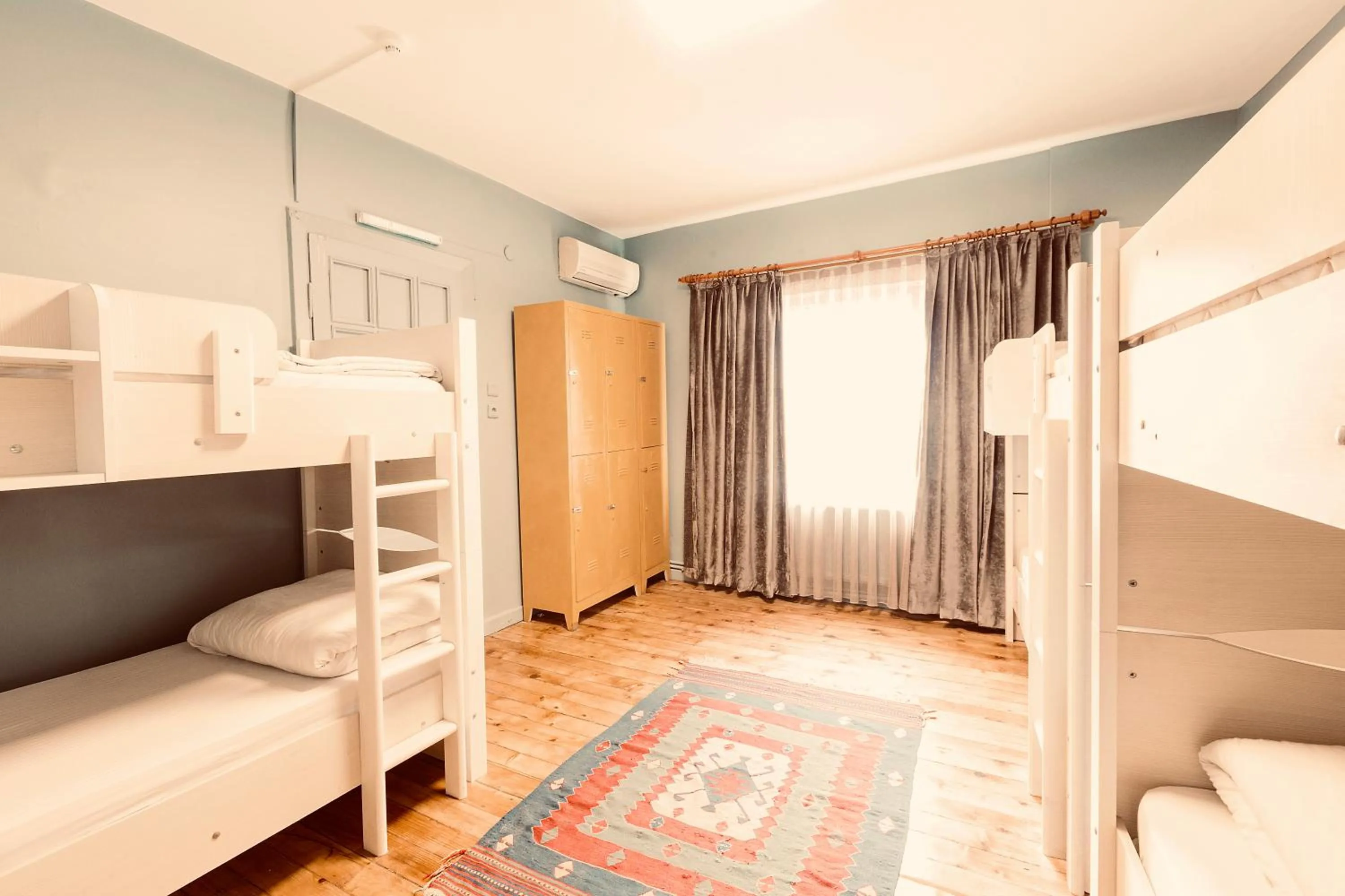 bunk bed, Bed in Cheers Midtown Hostel