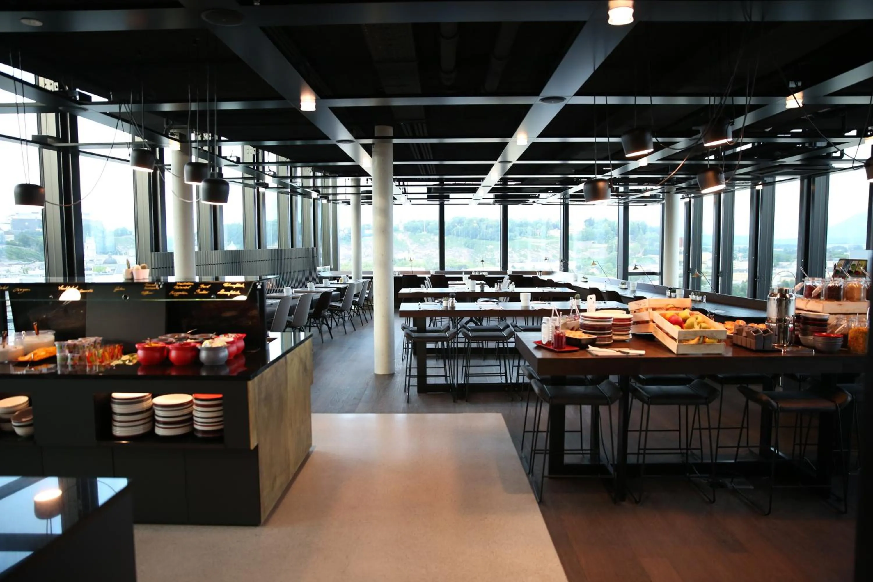 Restaurant/places to eat in arte Hotel Salzburg