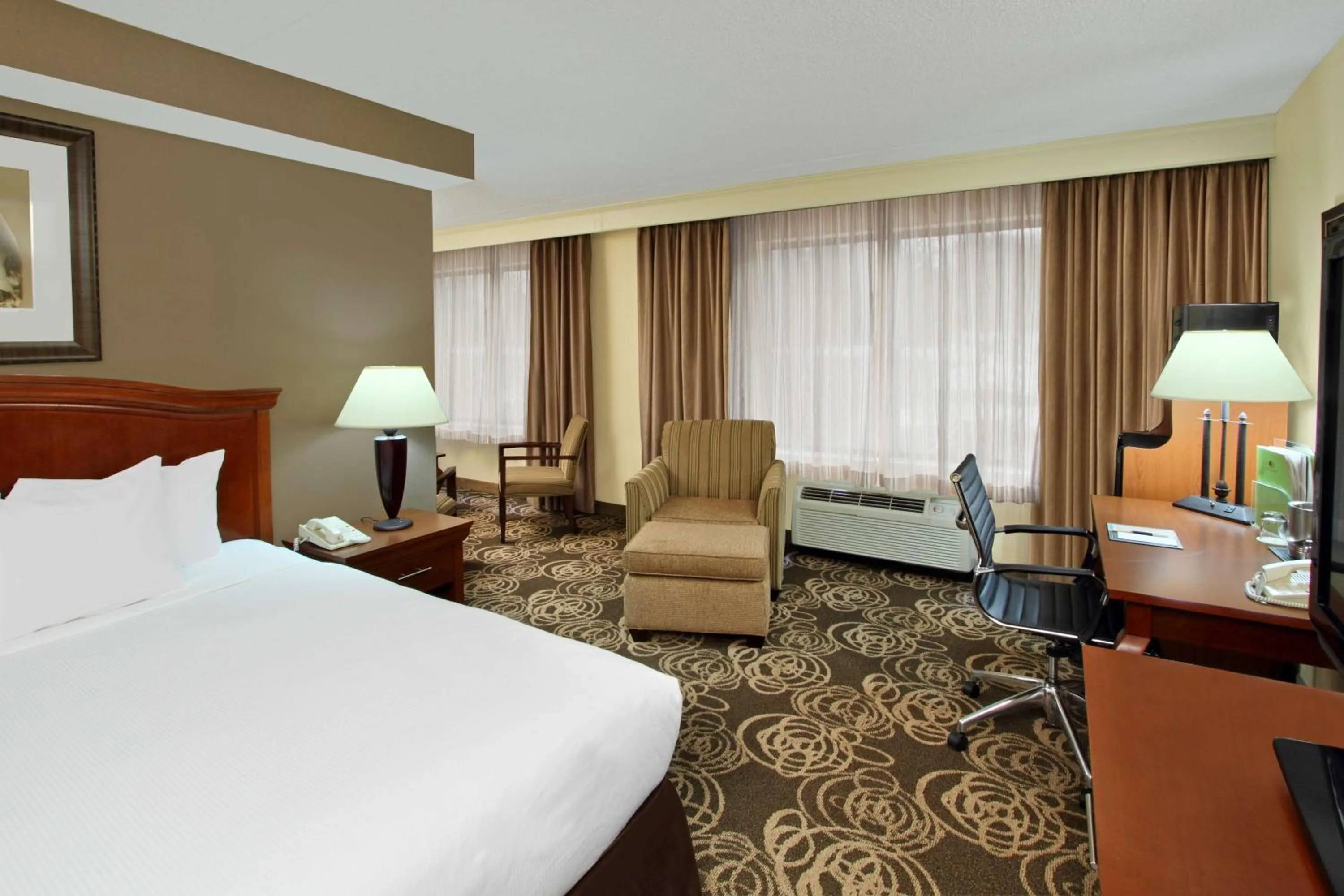 Bedroom, Bed in DoubleTree by Hilton Mahwah