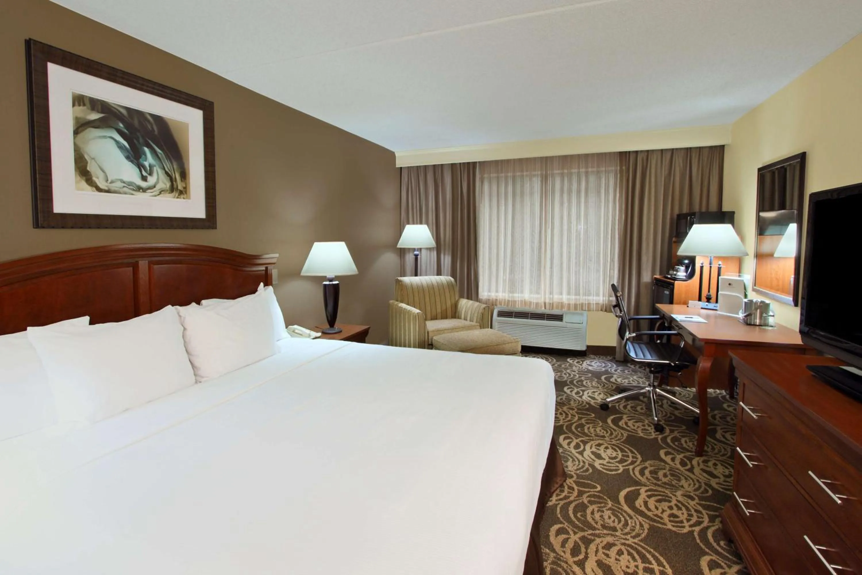Bedroom, Bed in DoubleTree by Hilton Mahwah