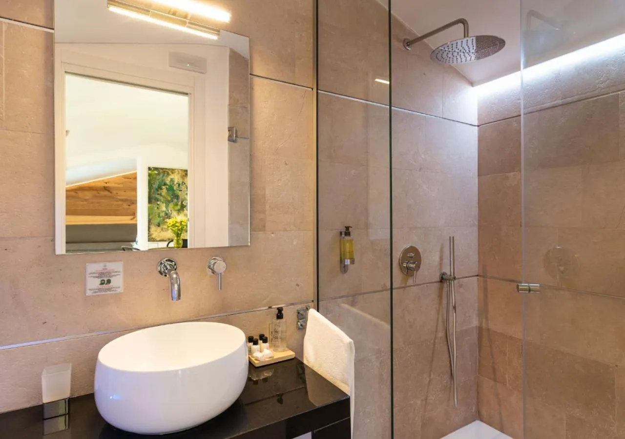 Shower in Re Dionisio Luxury Suites