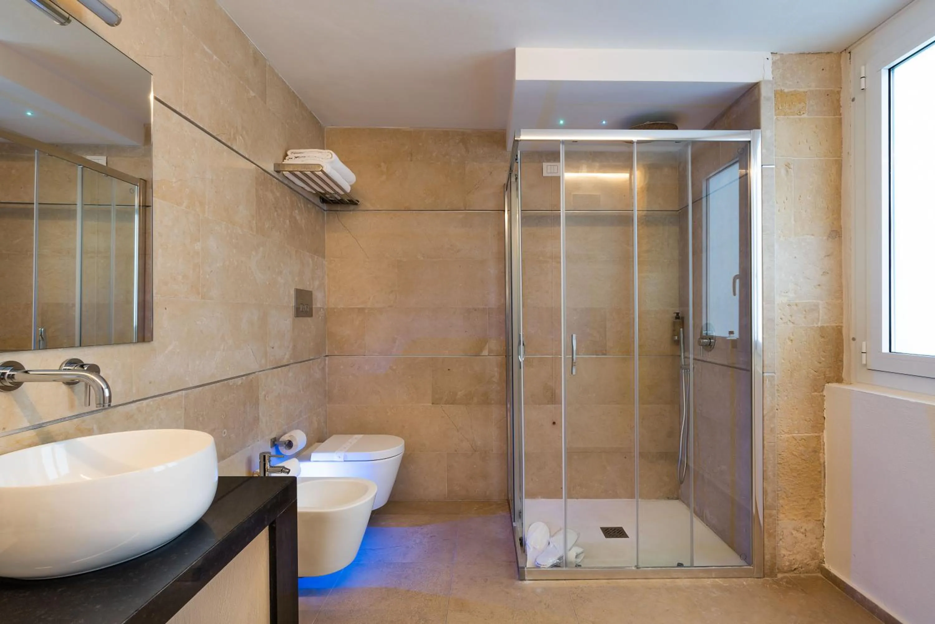 Shower in Re Dionisio Luxury Suites