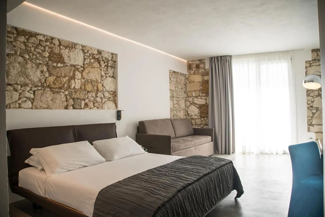 Photo of the whole room, Bed in Re Dionisio Luxury Suites