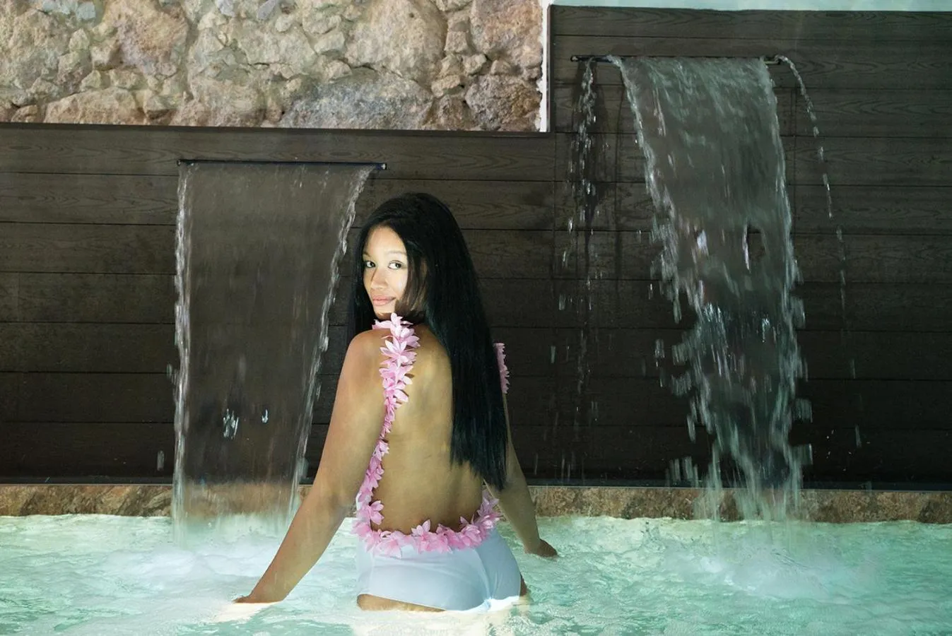 Hot Tub in Re Dionisio Luxury Suites