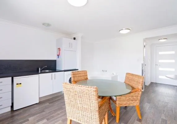 Kitchen or kitchenette in Adrift Apartments Yamba