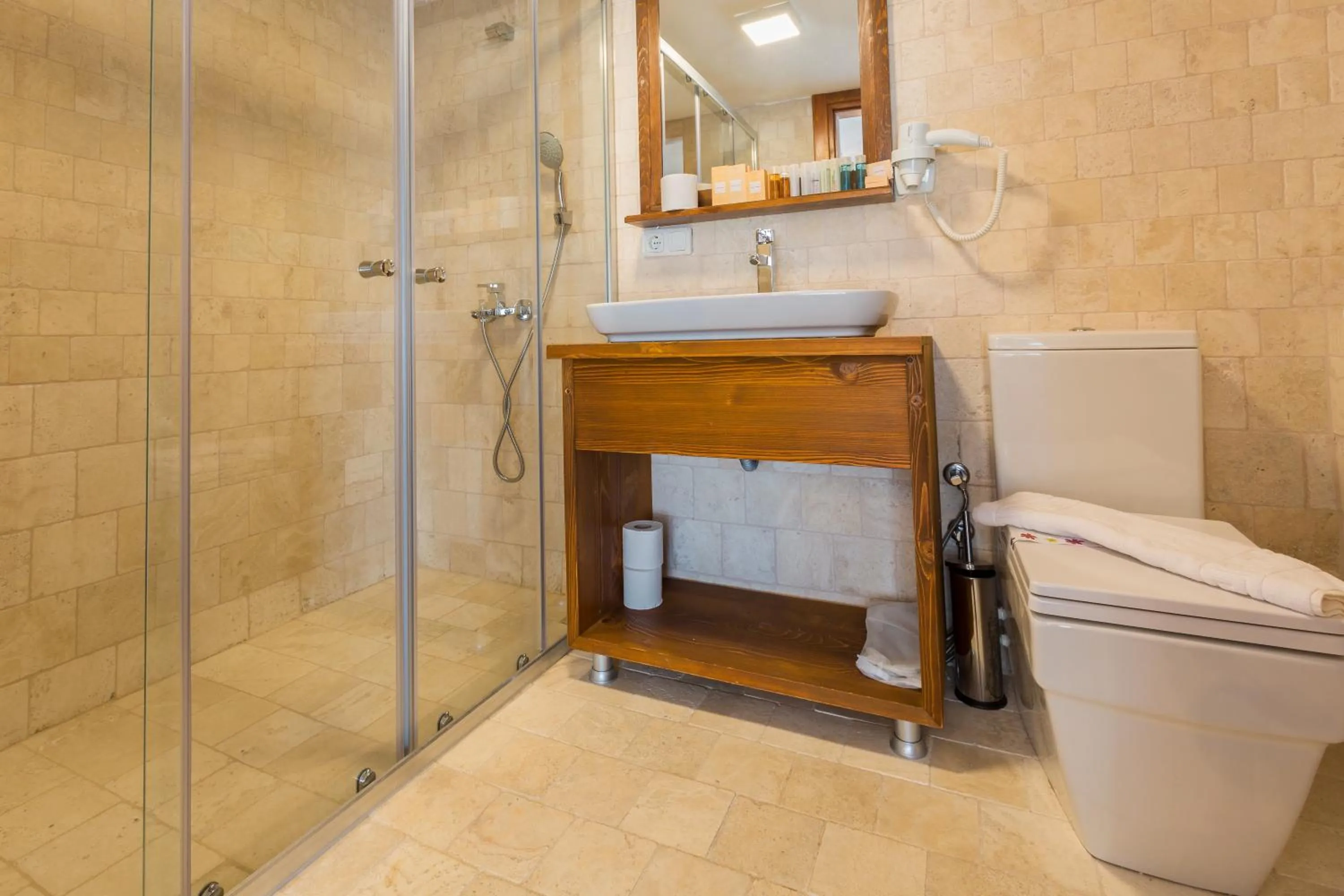 Shower in Hillcity Hotel