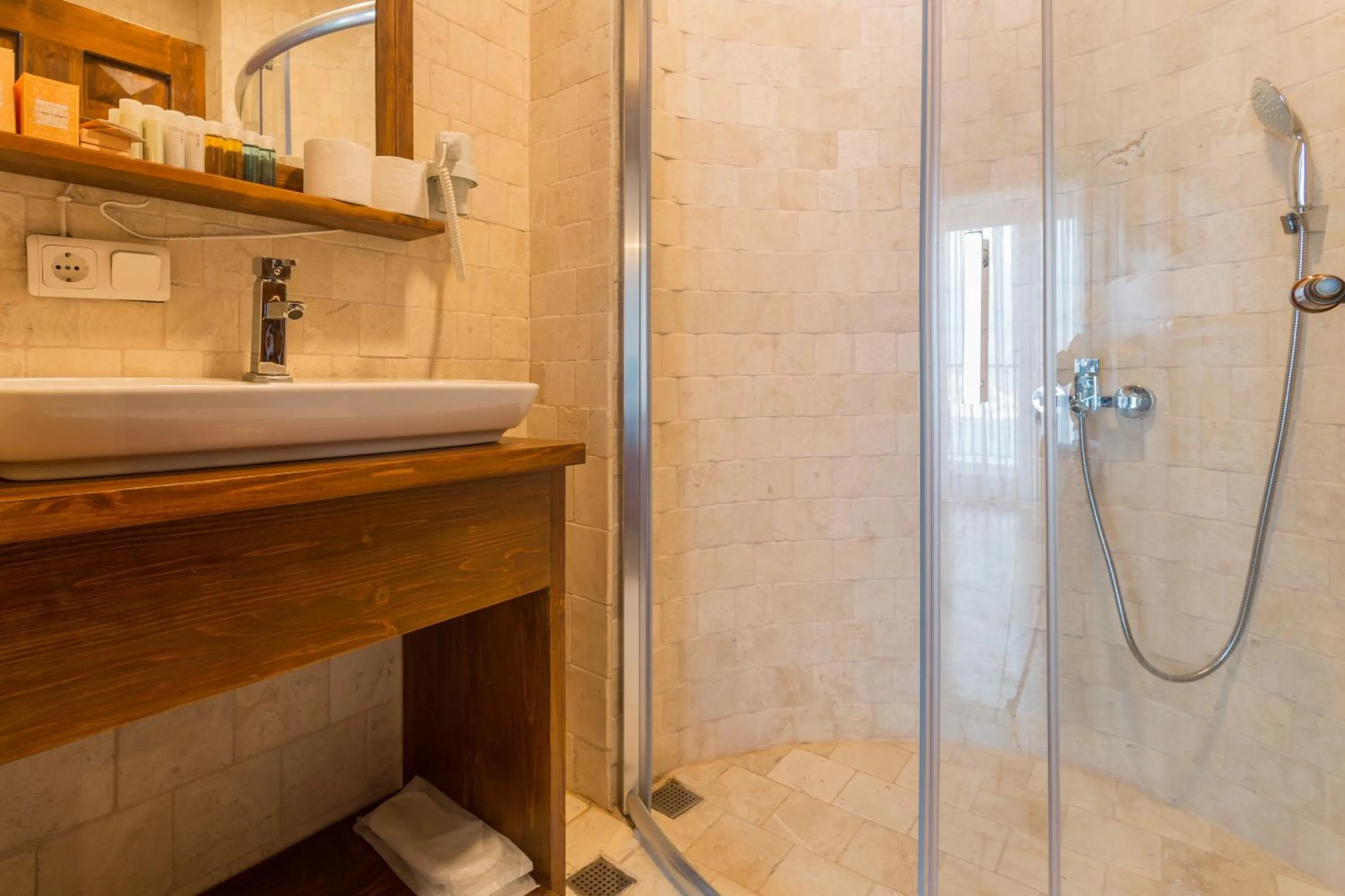 Shower in Hillcity Hotel