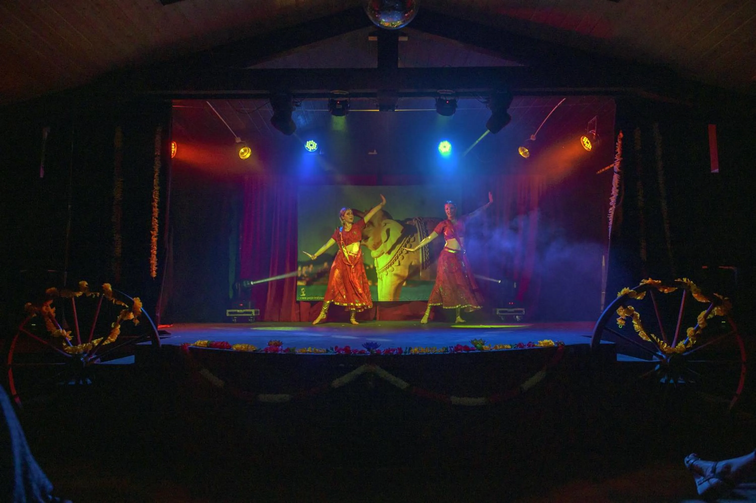 Evening entertainment in Village Club Le Saint Ignace