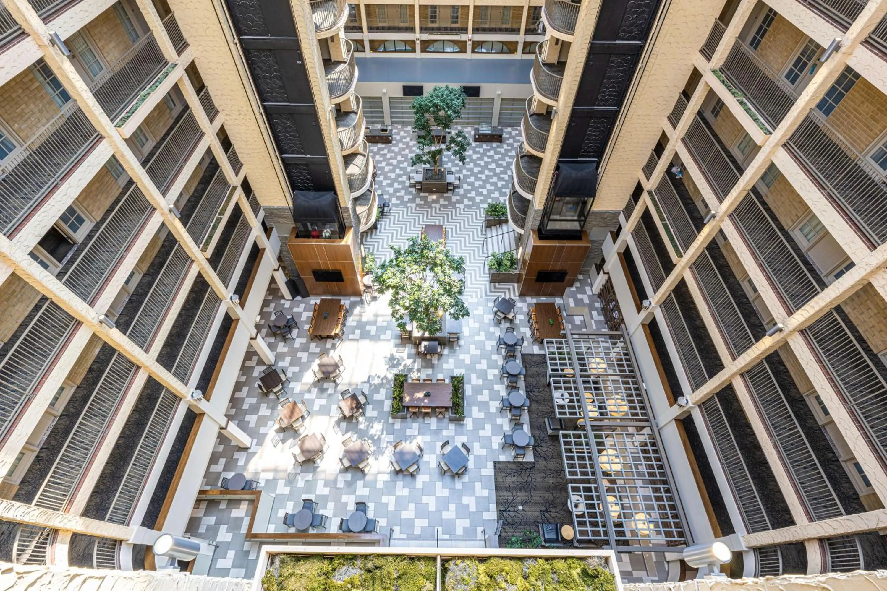 Lobby or reception in Embassy Suites by Hilton Bloomington/Minneapolis