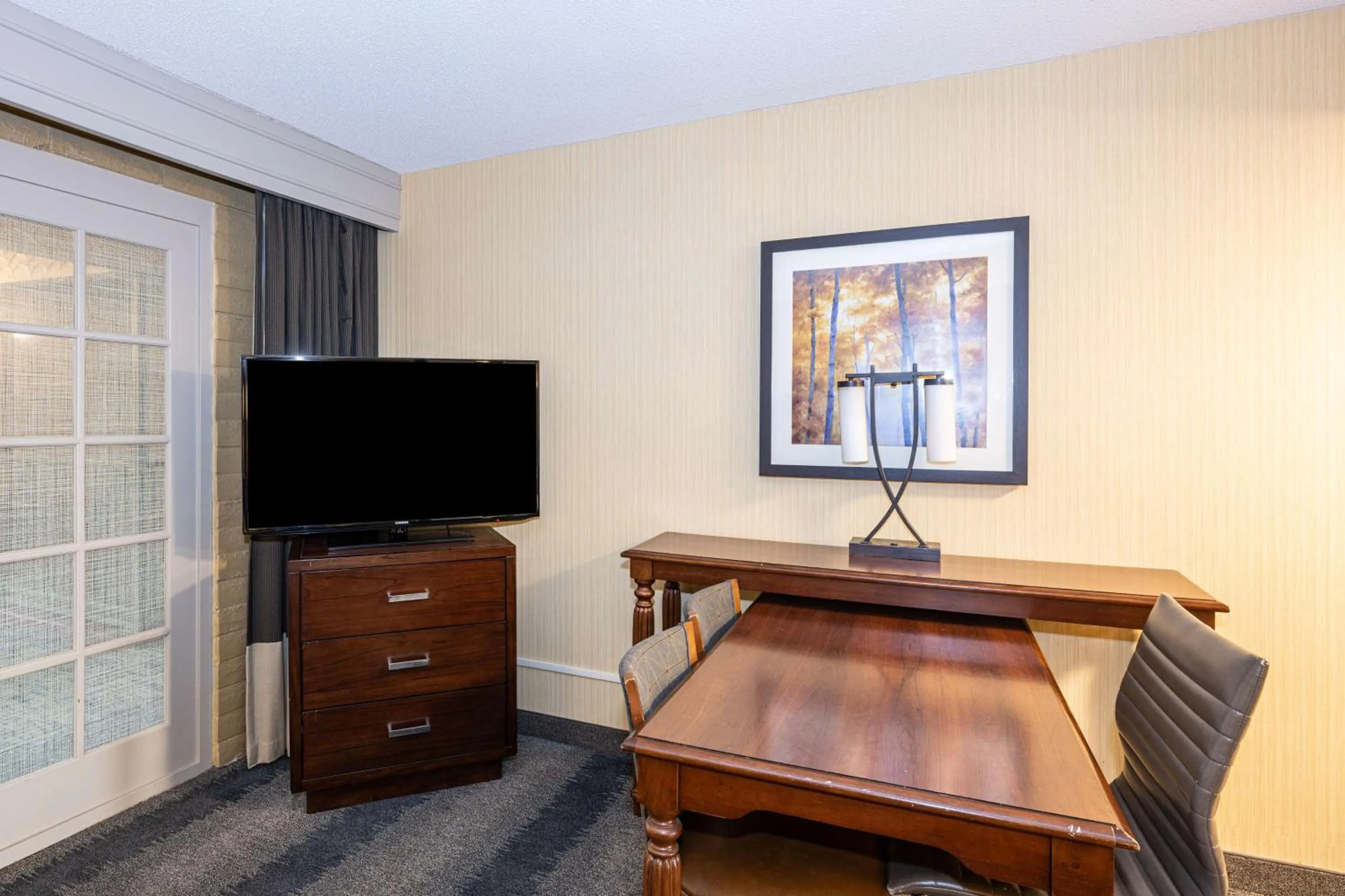 Bedroom in Embassy Suites by Hilton Bloomington/Minneapolis