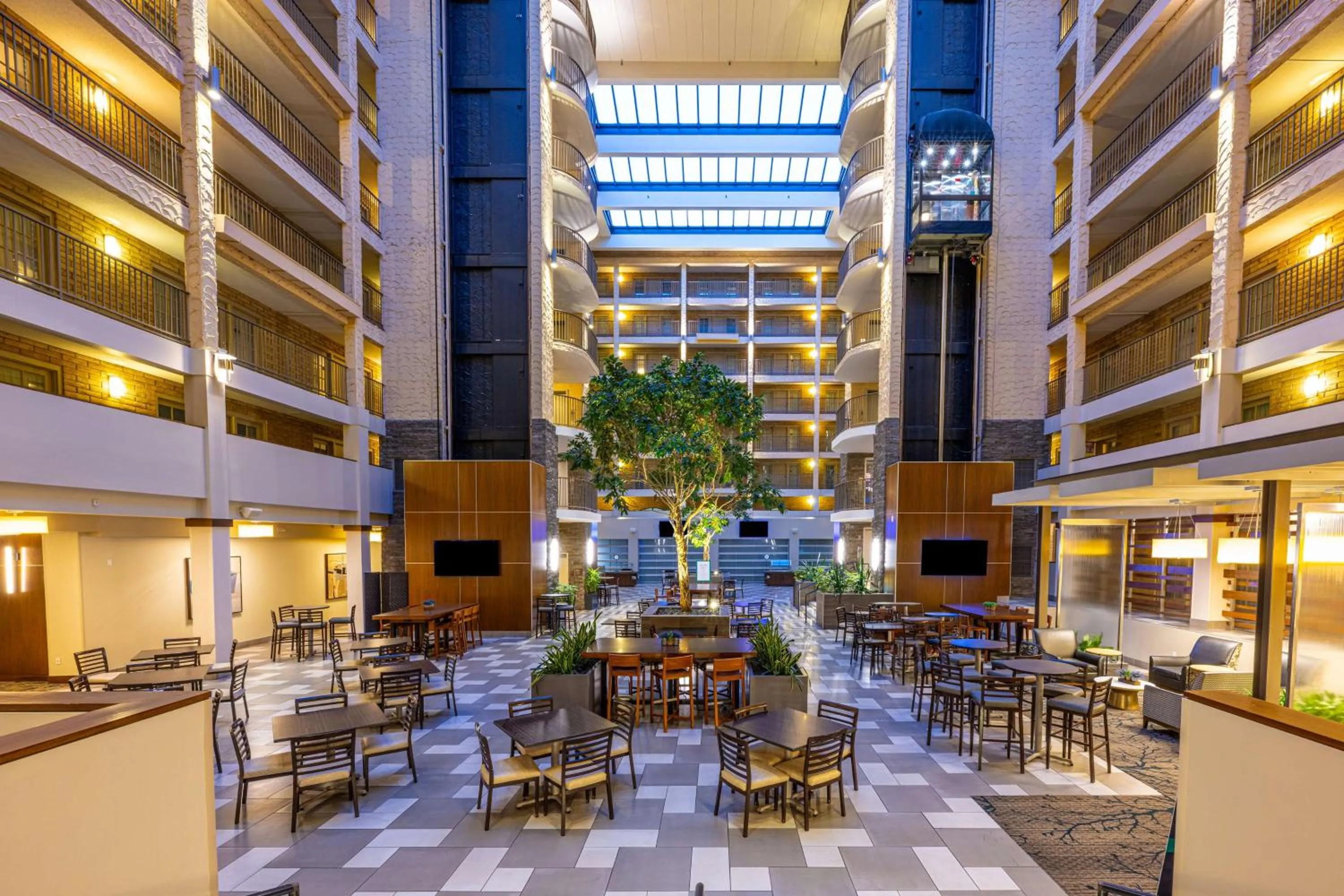 Lobby or reception in Embassy Suites by Hilton Bloomington/Minneapolis