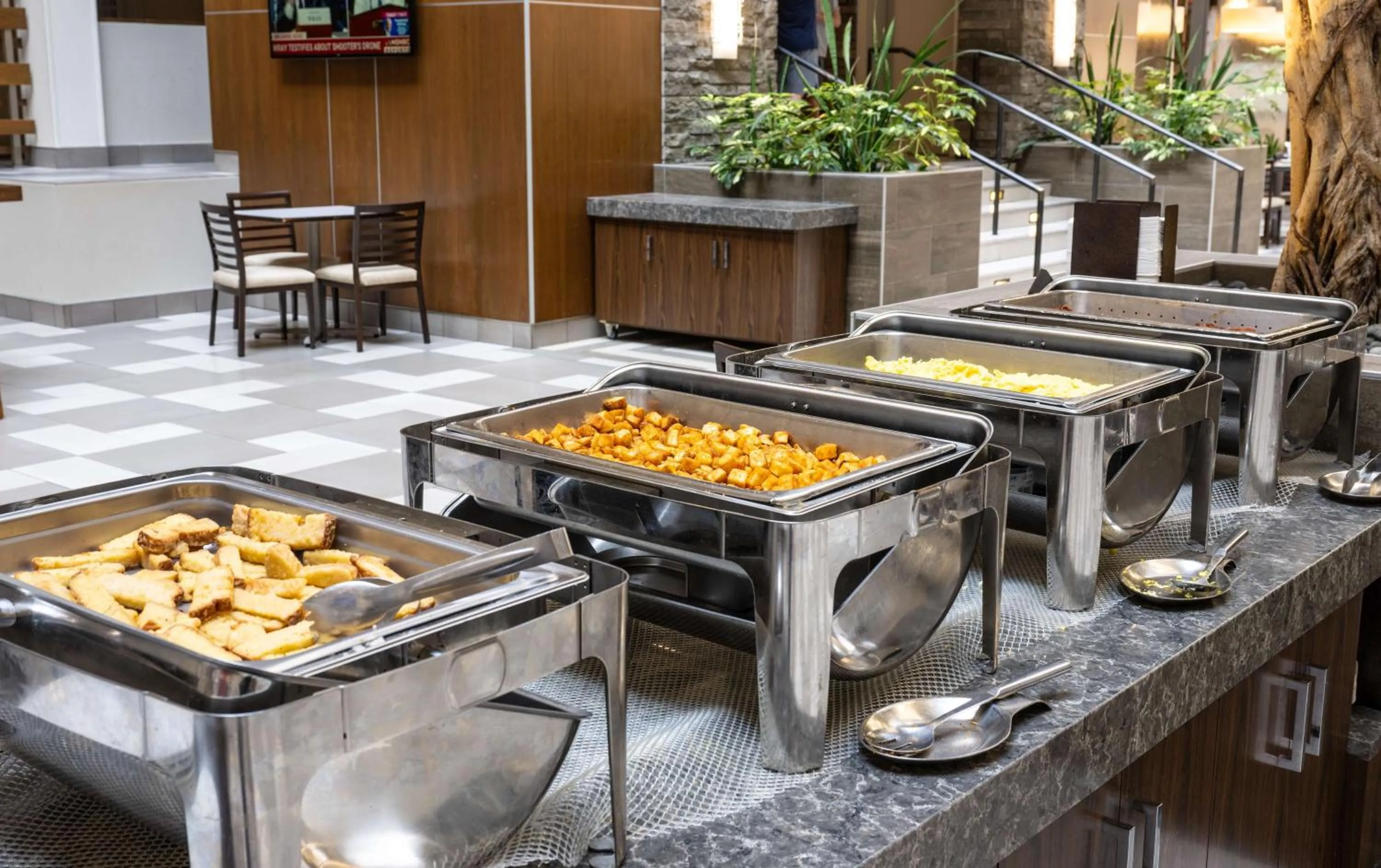 Breakfast in Embassy Suites by Hilton Bloomington/Minneapolis