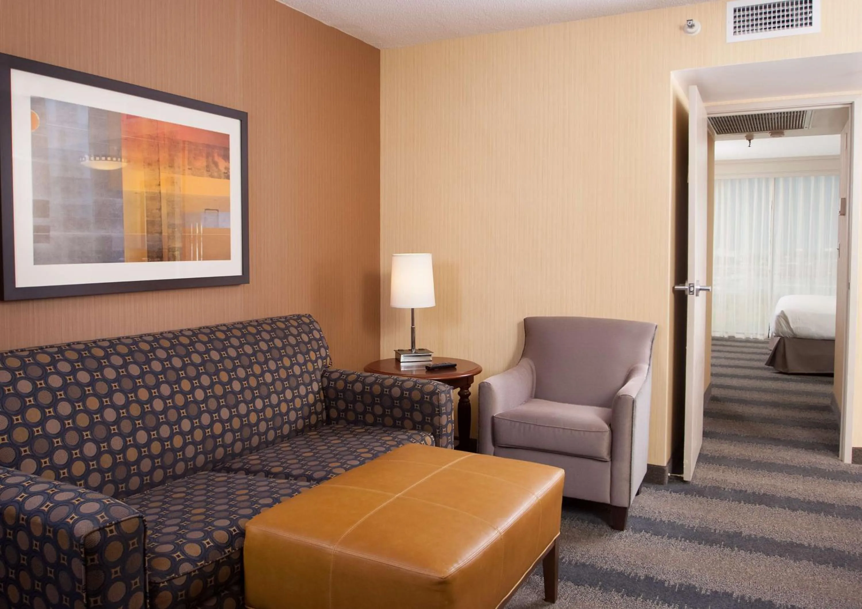 Living room in Embassy Suites by Hilton Bloomington/Minneapolis