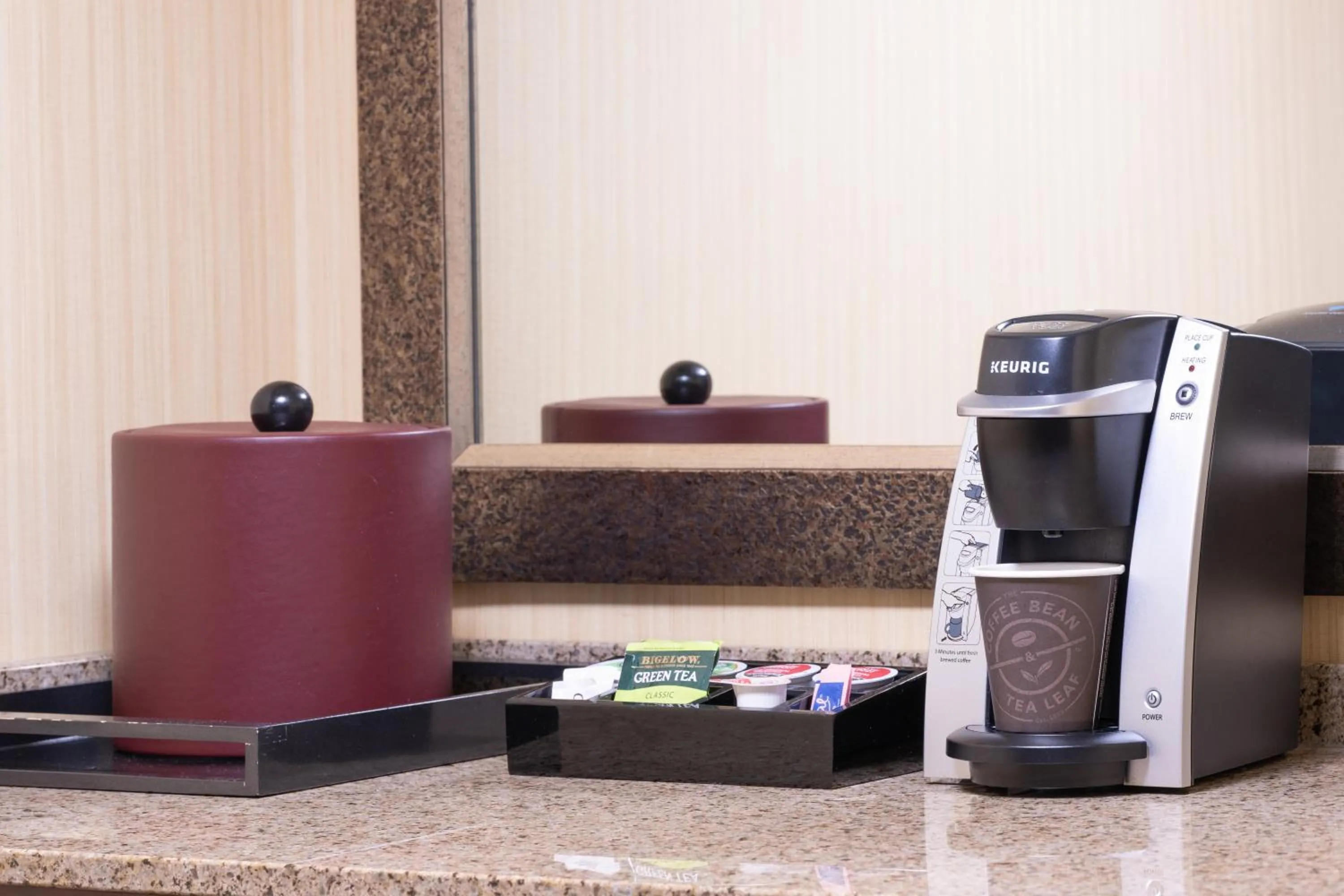Coffee/tea facilities in Embassy Suites by Hilton Bloomington/Minneapolis