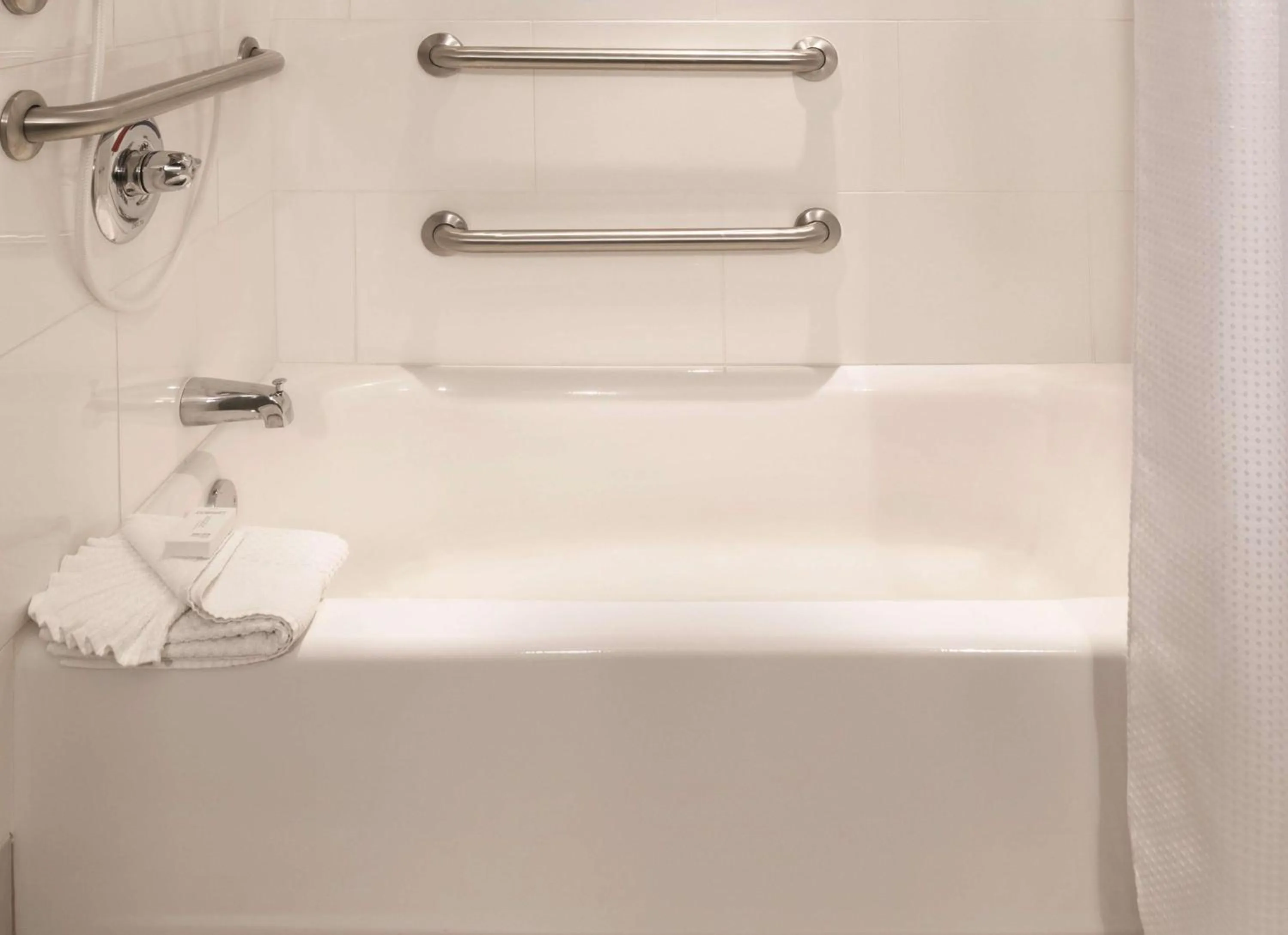 Bathroom in Embassy Suites by Hilton Bloomington/Minneapolis