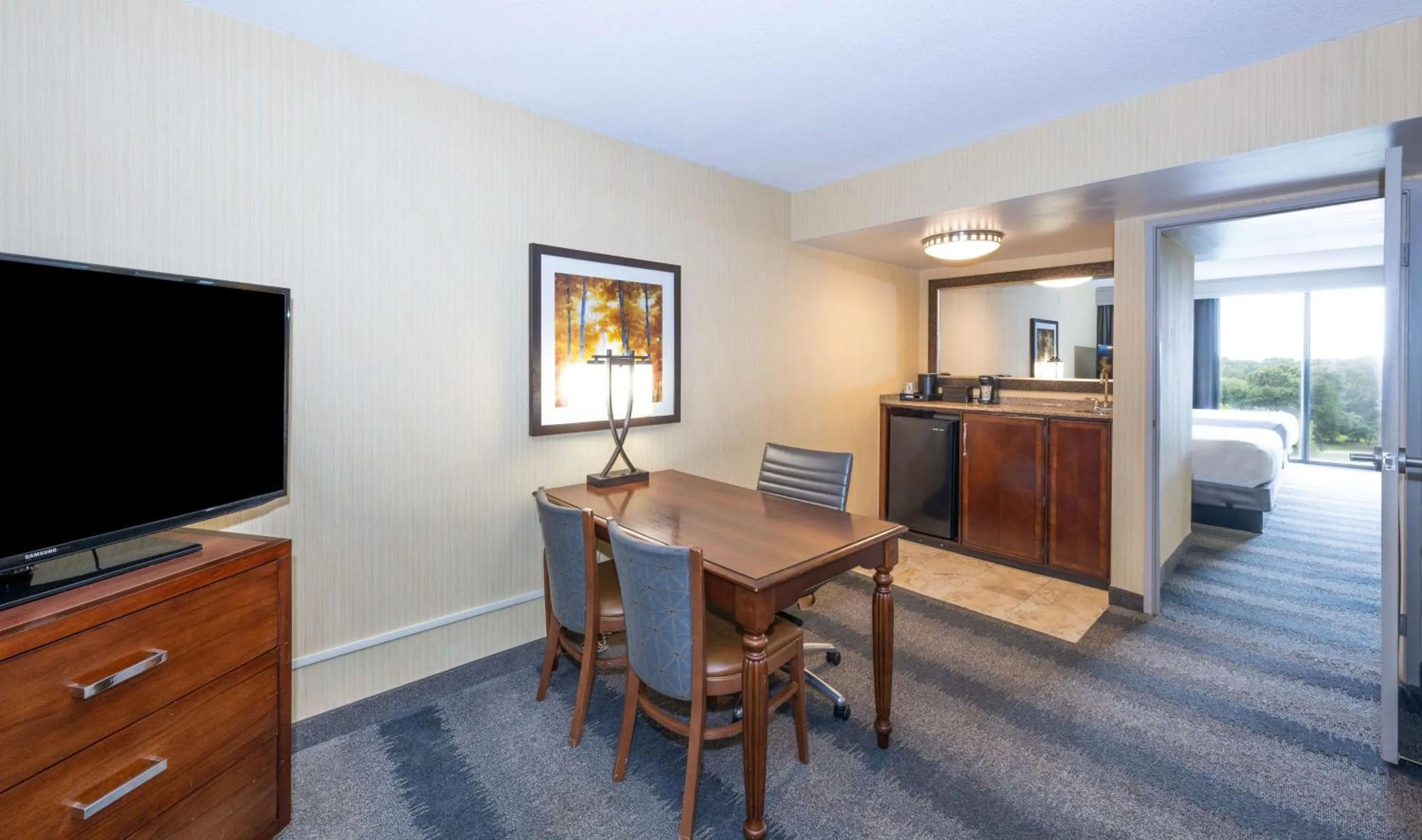 Photo of the whole room in Embassy Suites by Hilton Bloomington/Minneapolis