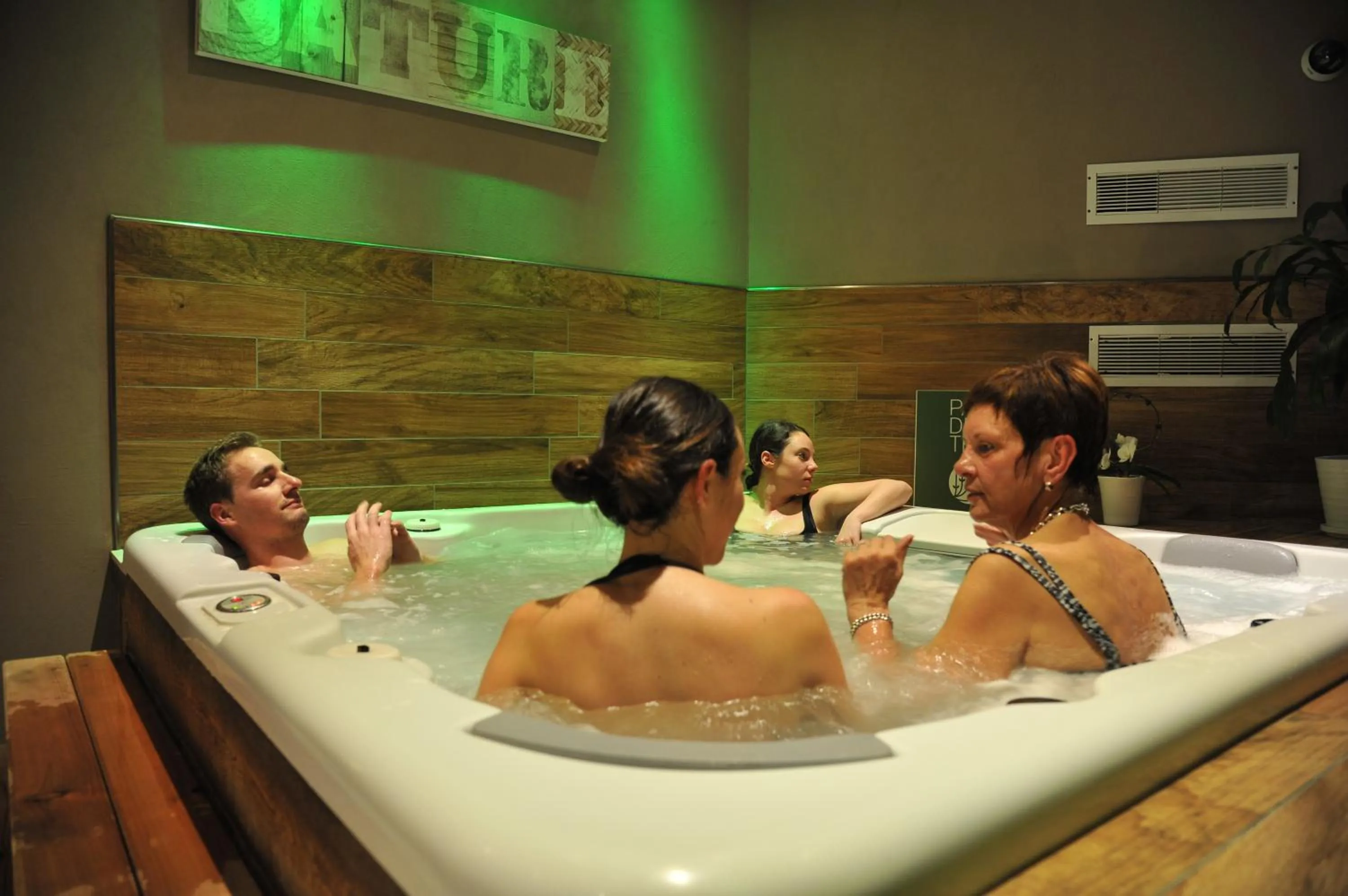 Sauna in Logis Hôtel Les Ancolies