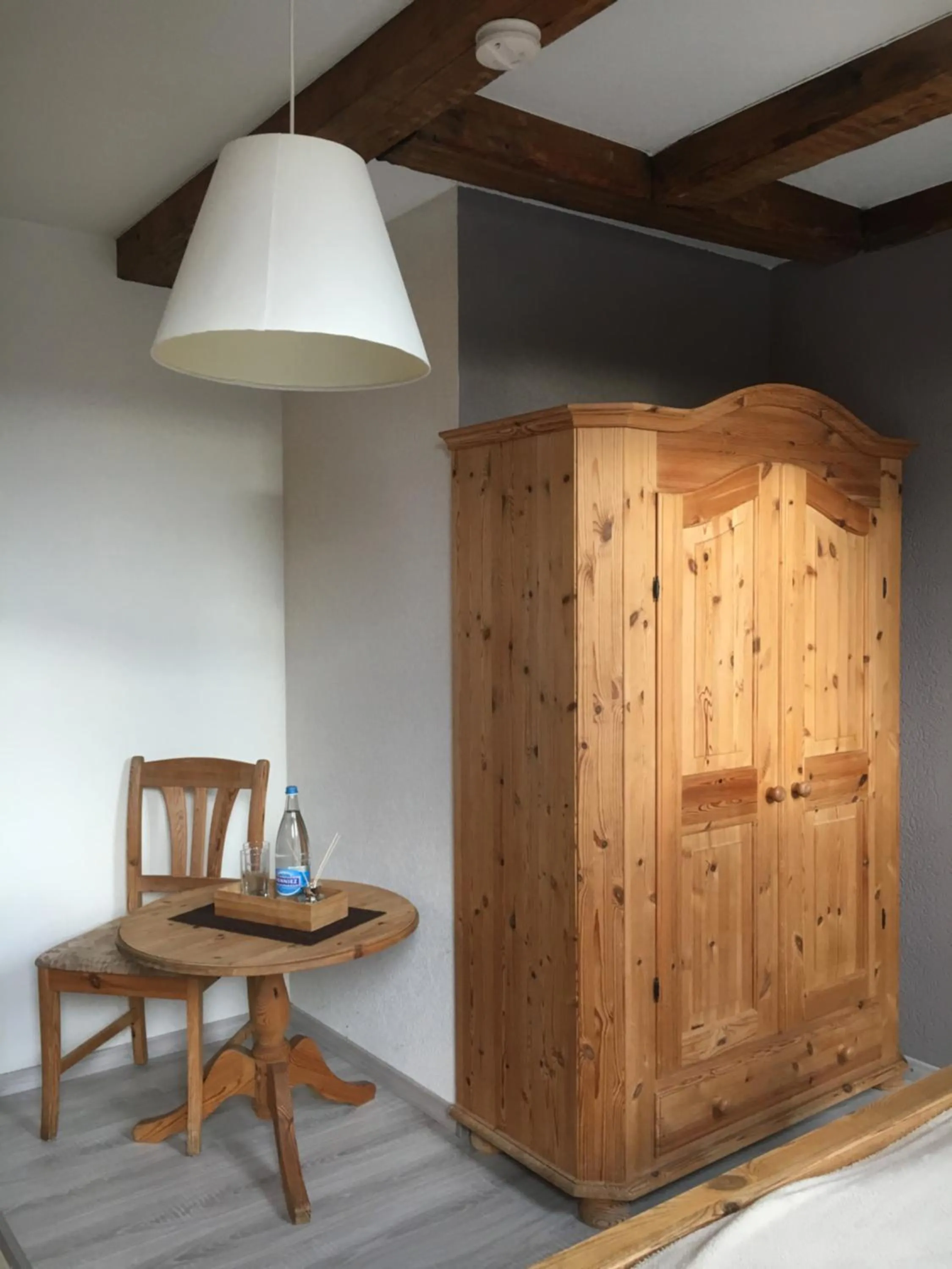 Photo of the whole room in B&B le Quinquet